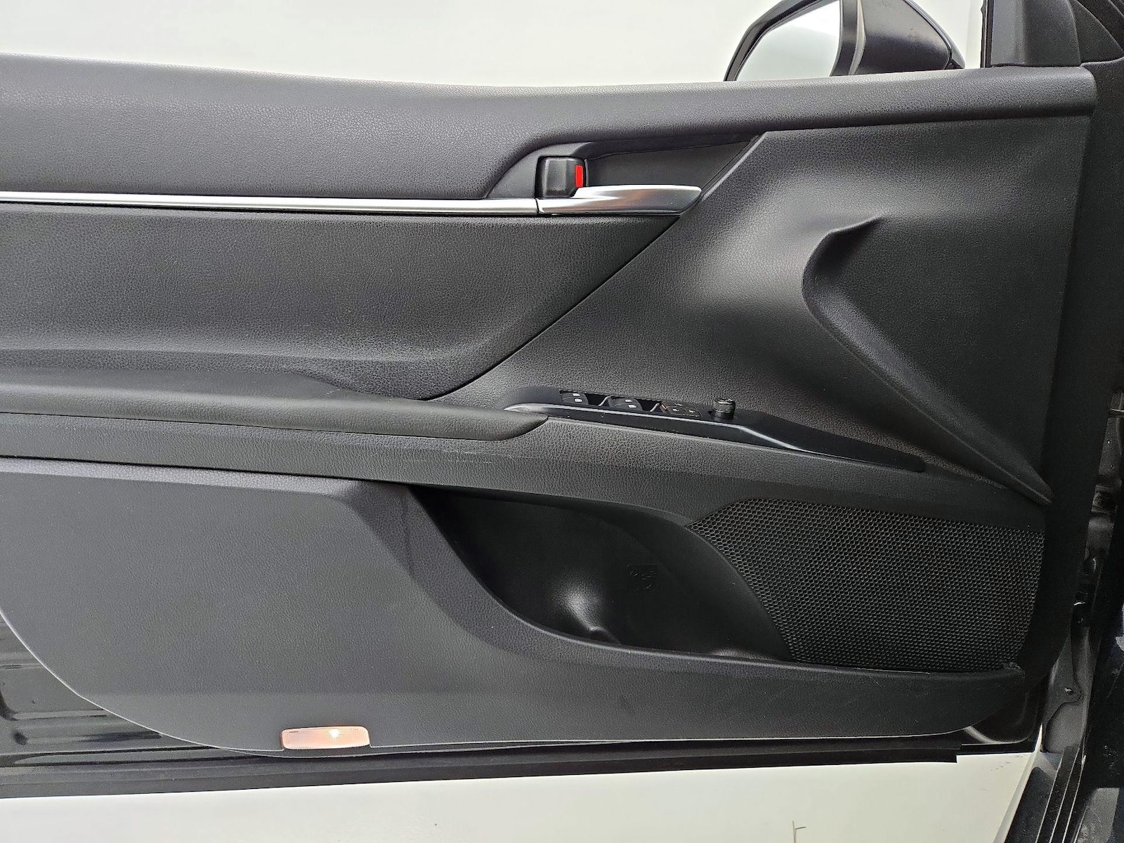 2018 Toyota Camry SE - Photo 11