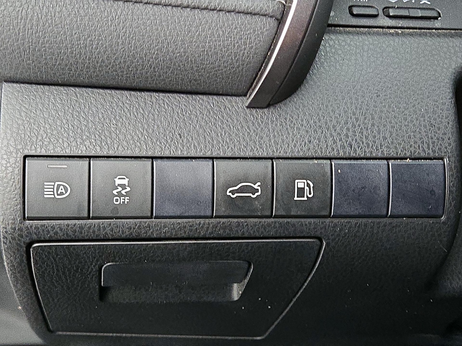2018 Toyota Camry SE - Photo 12