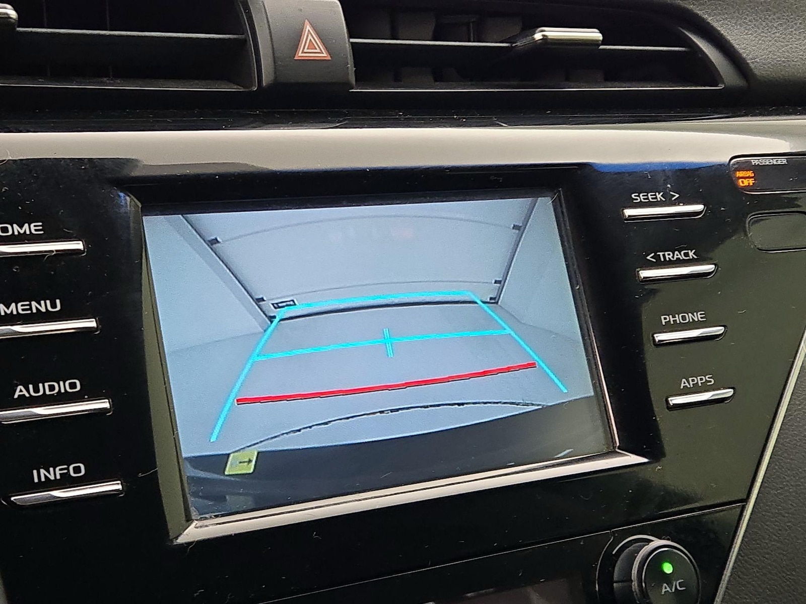 2018 Toyota Camry SE - Photo 13