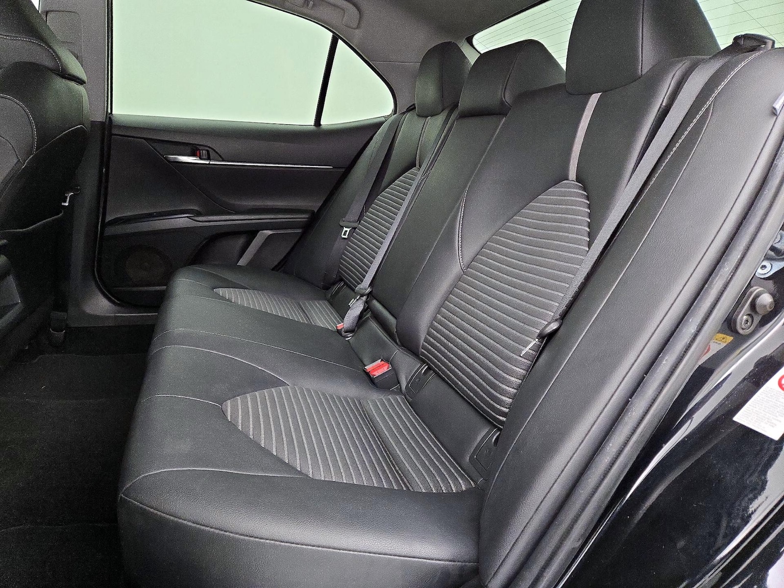 2018 Toyota Camry SE - Photo 18