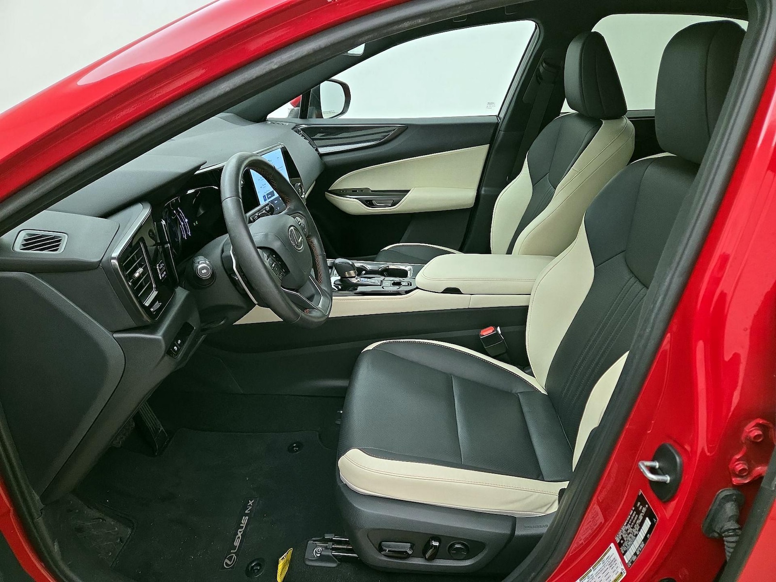 2024 Lexus NX 250 - Photo 12