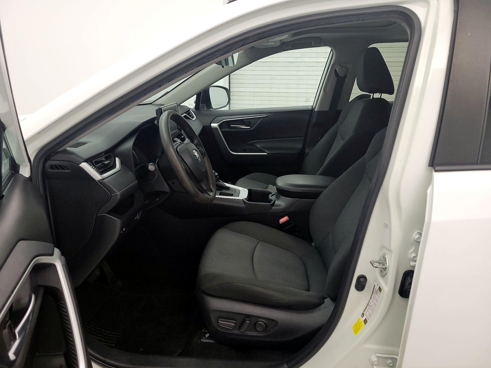 2022 Toyota RAV4 XLE - Photo 12