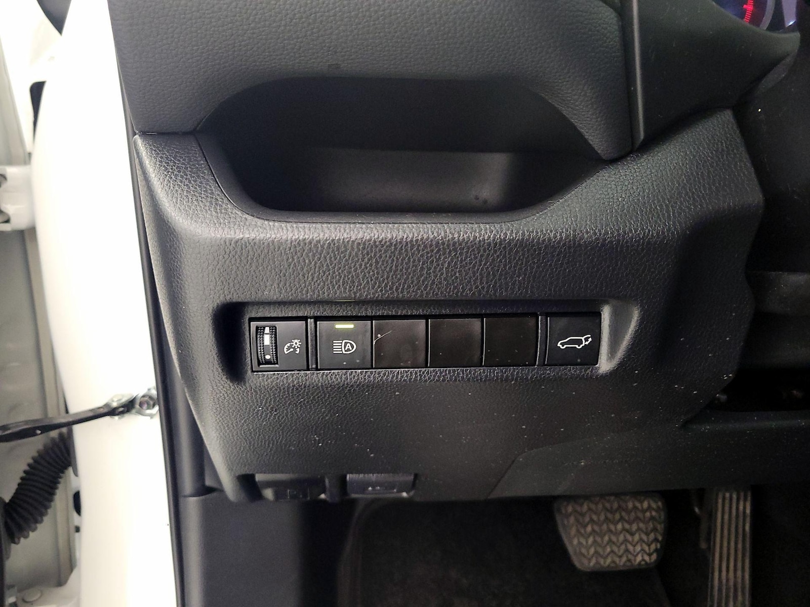 2022 Toyota RAV4 XLE - Photo 14