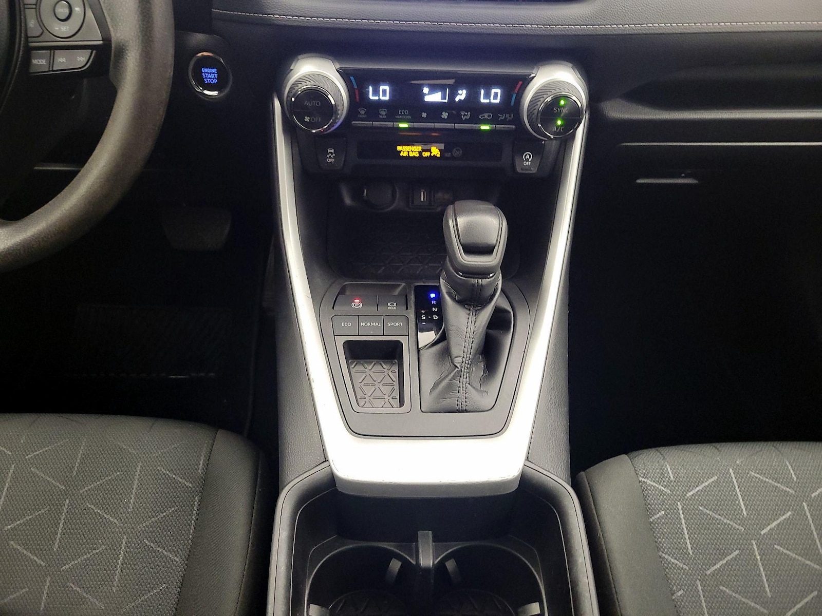 2022 Toyota RAV4 XLE - Photo 18
