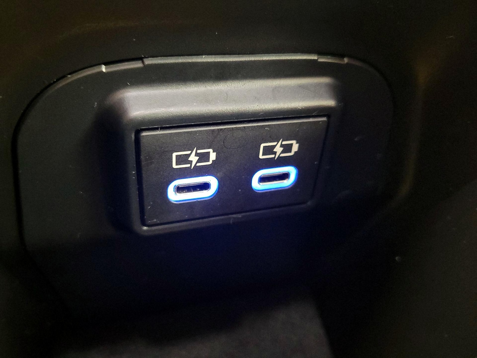 2022 Toyota RAV4 XLE - Photo 19