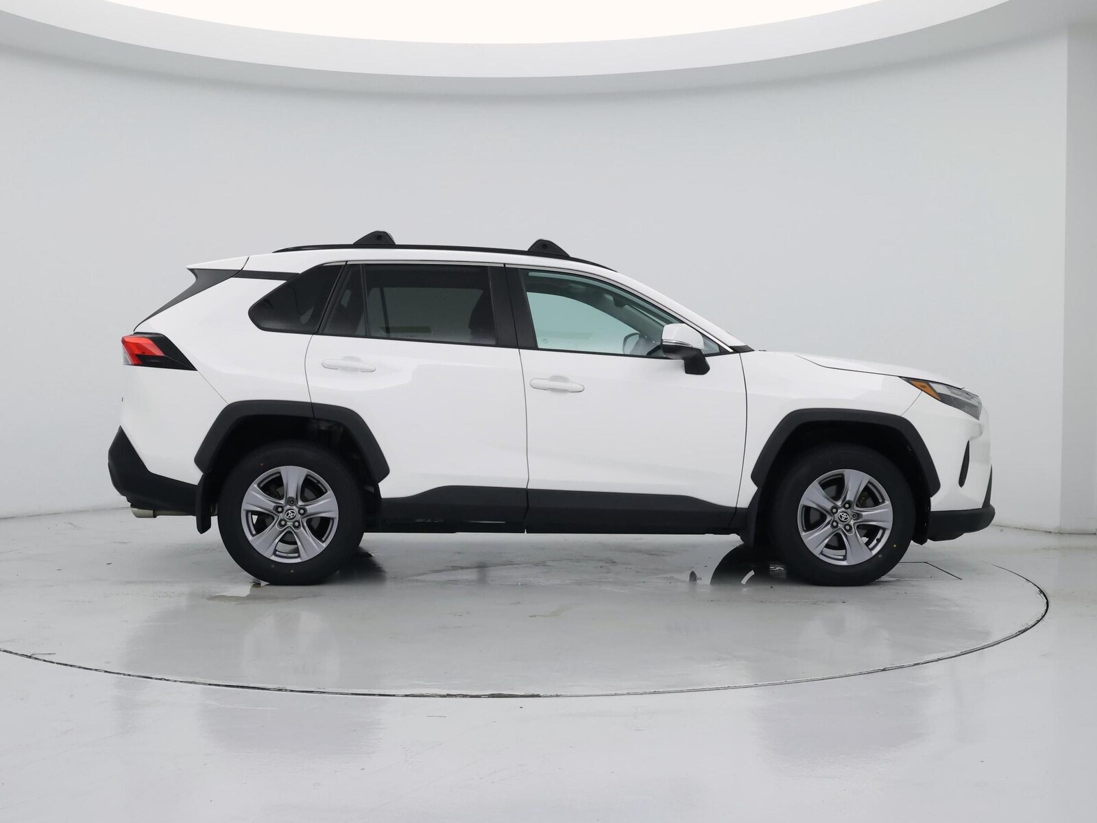 2022 Toyota RAV4 XLE - Photo 8