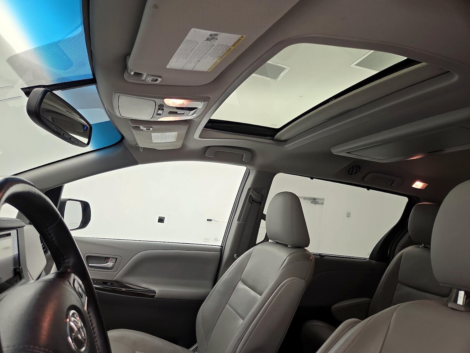 Sunroof(s) & Overhead Airbags