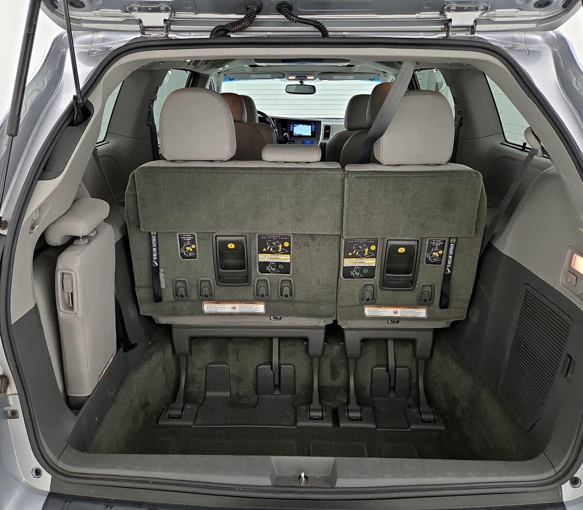 Trunk/Cargo (Seats Up)