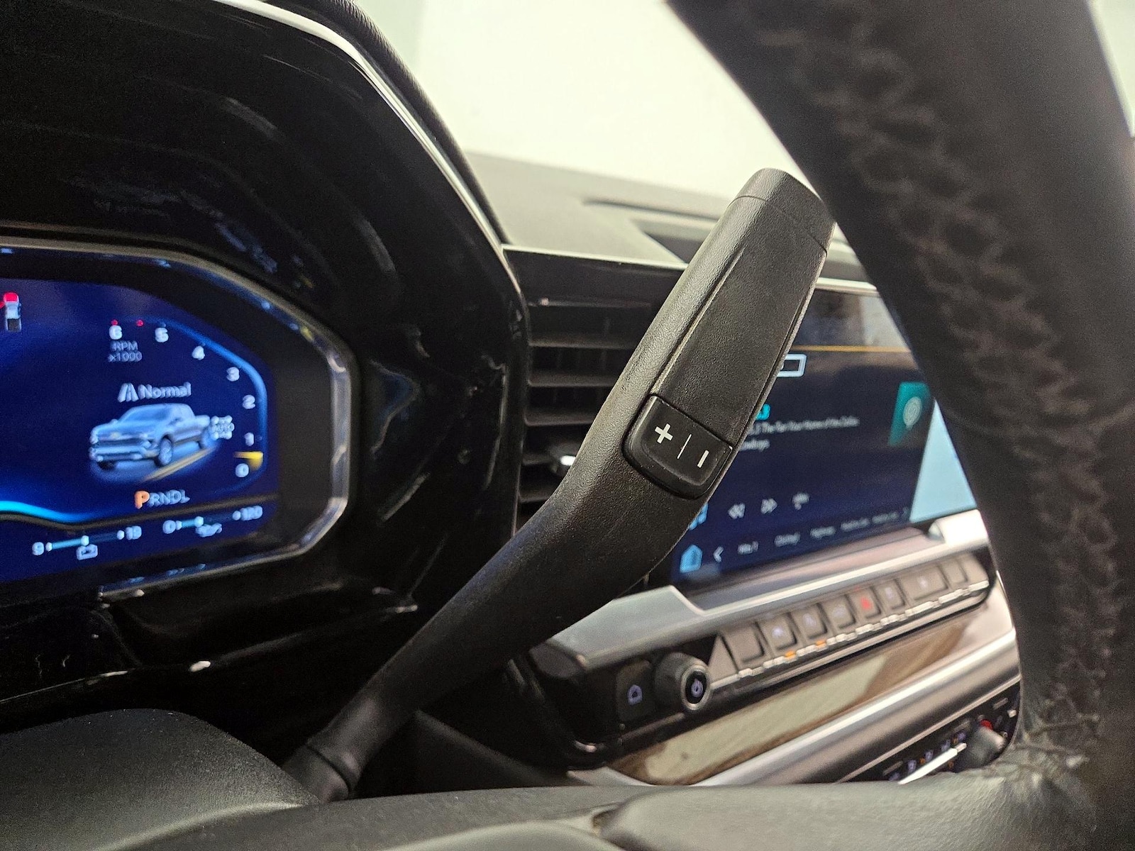 2022 Chevrolet Silverado 1500 LT - Photo 18