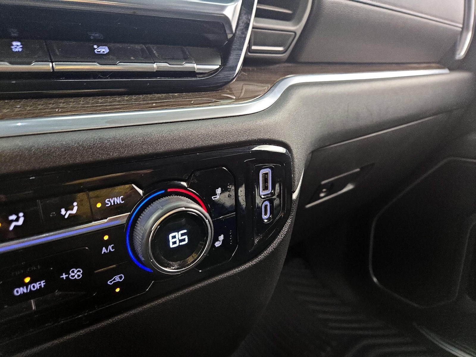 2022 Chevrolet Silverado 1500 LT - Photo 19