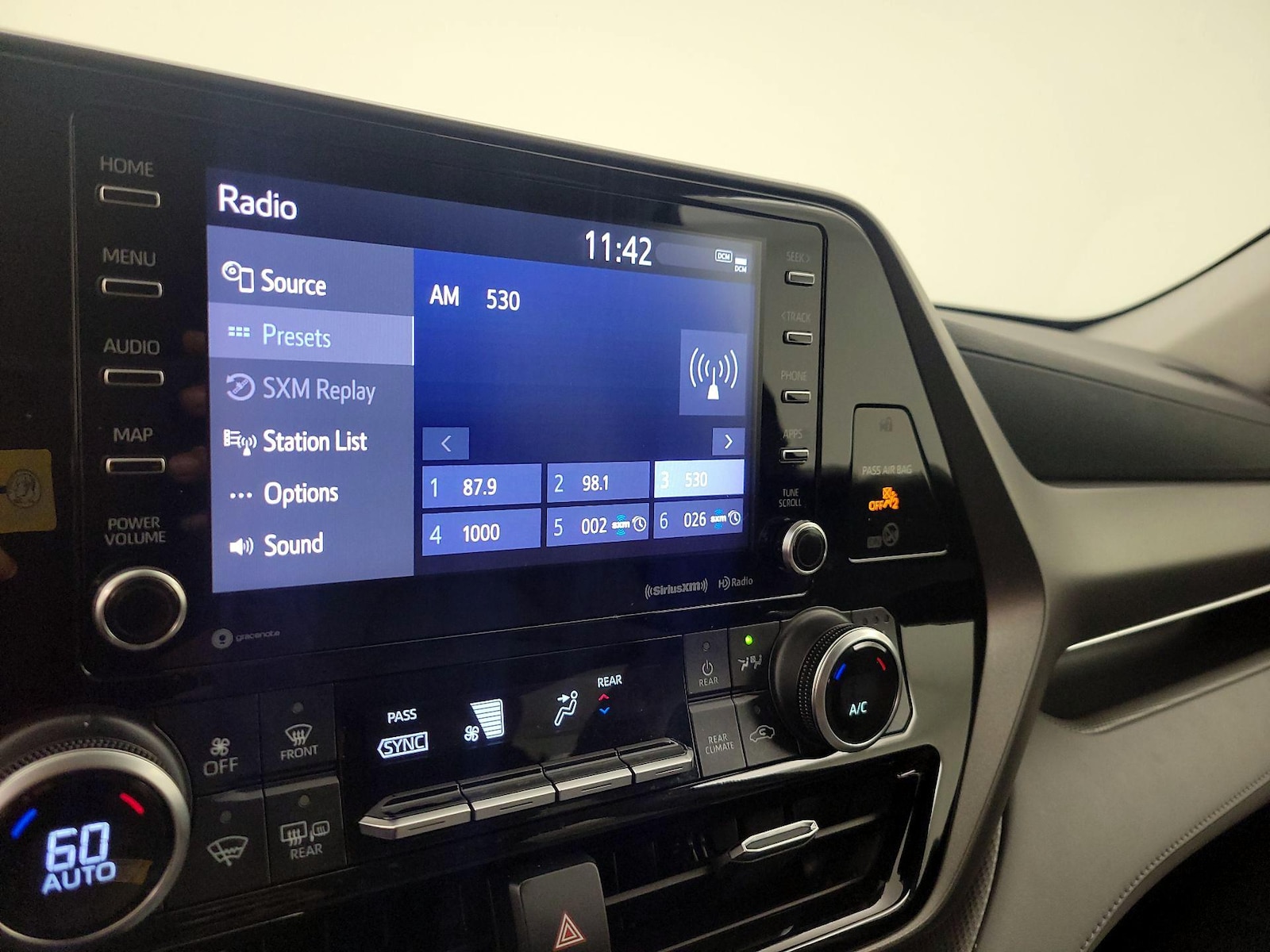 2021 Toyota Highlander XLE - Photo 16