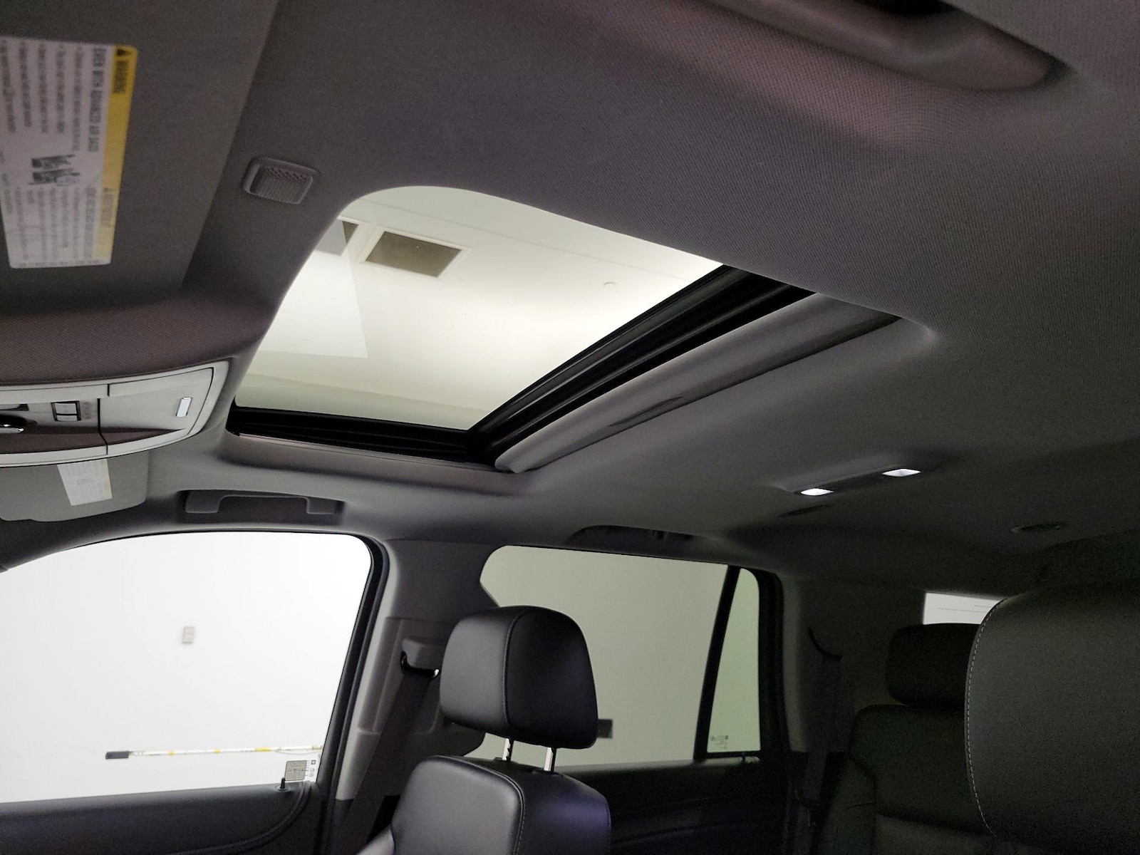 Sunroof(s) & Overhead Airbags