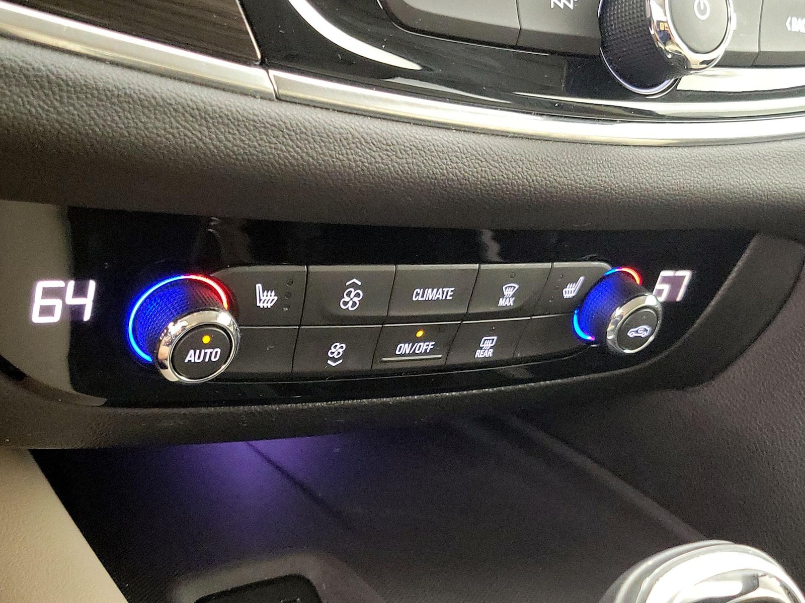 2018 Buick Enclave Essence - Photo 17