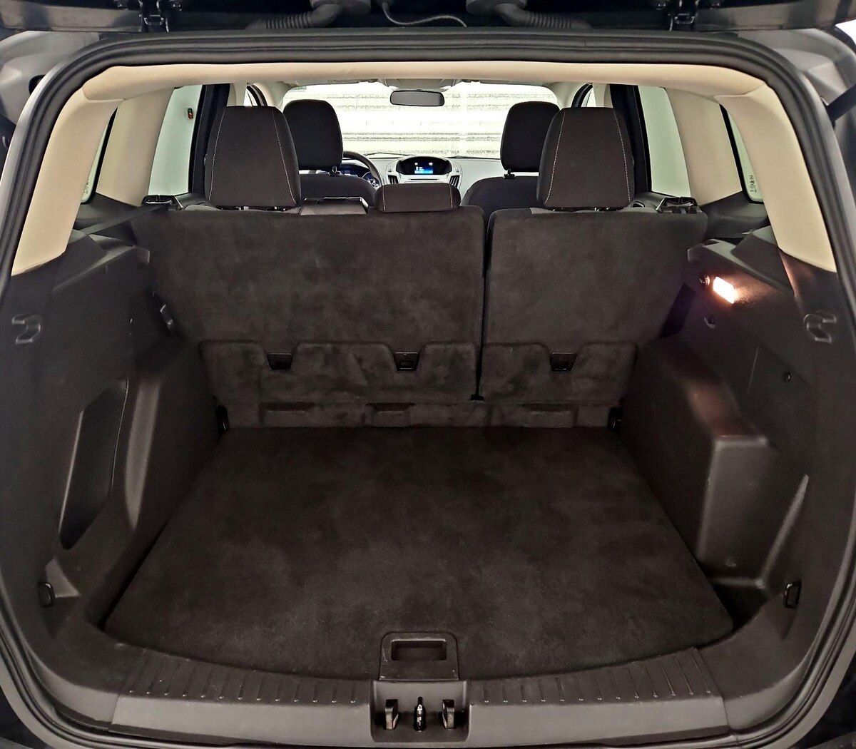 Trunk/Cargo (Seats Up)