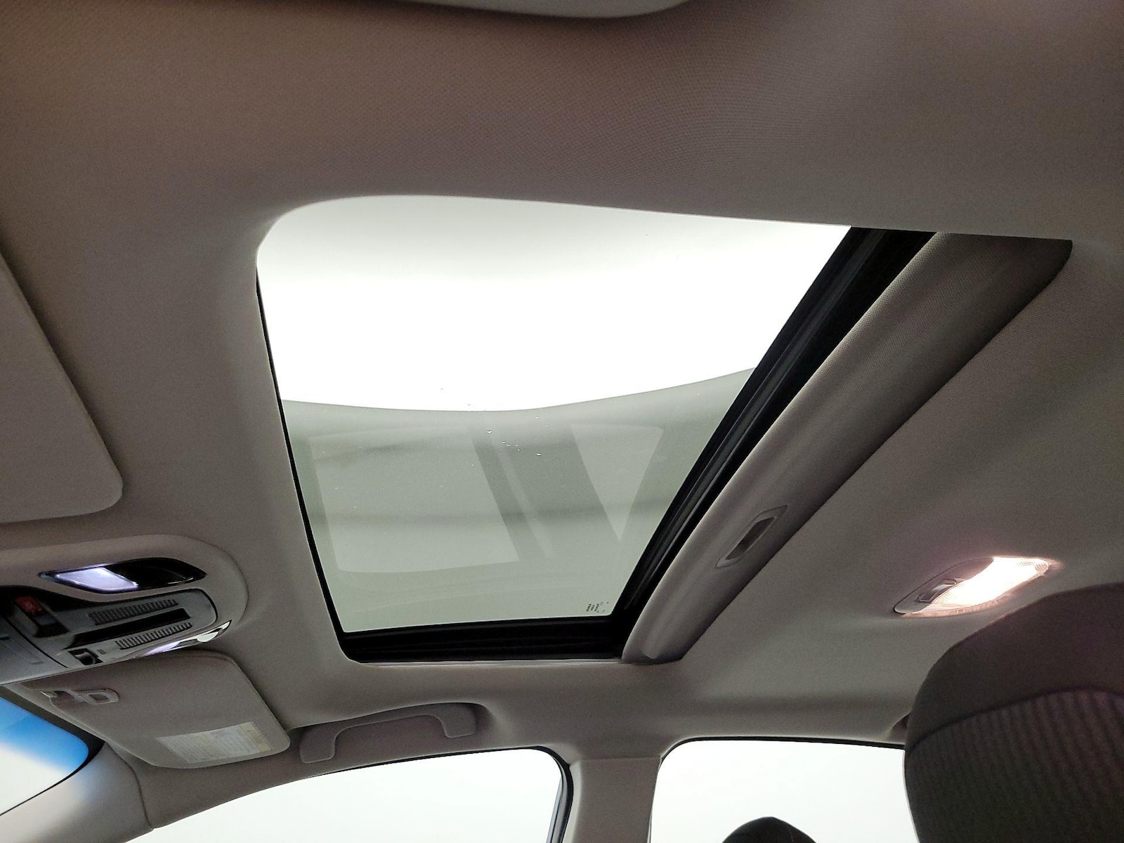 Sunroof(s) & Overhead Airbags