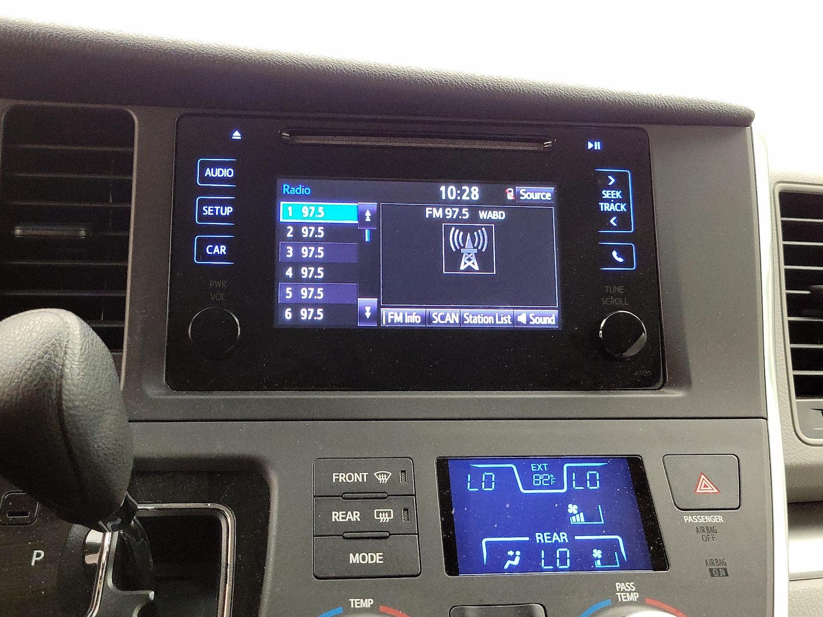 2017 Toyota Sienna L - Photo 16
