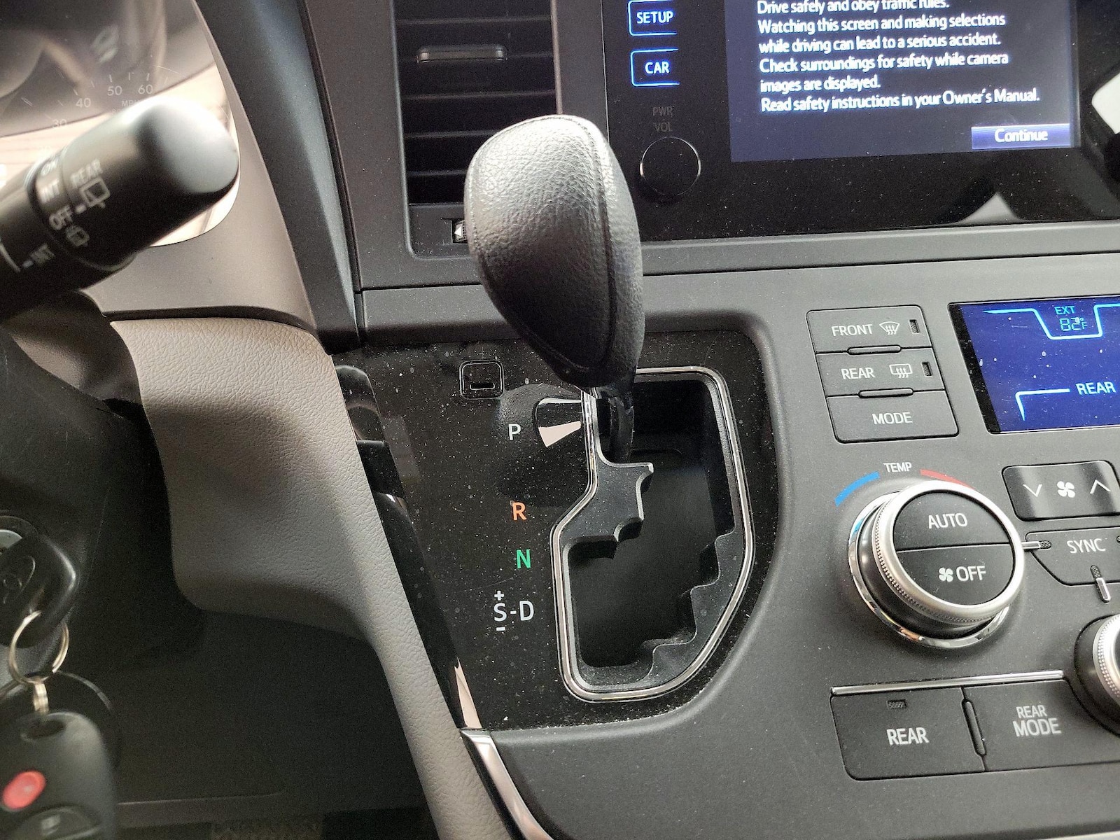 2017 Toyota Sienna L - Photo 18