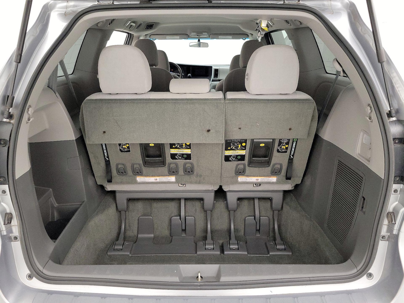 2017 Toyota Sienna L - Photo 22