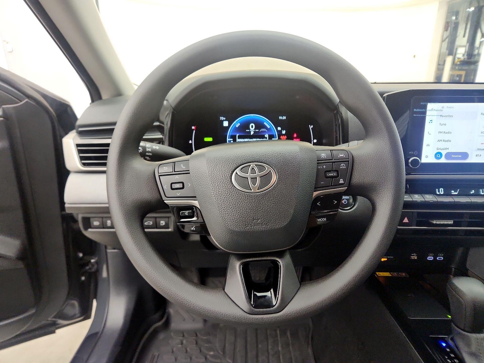 2025 Toyota Camry LE - Photo 11