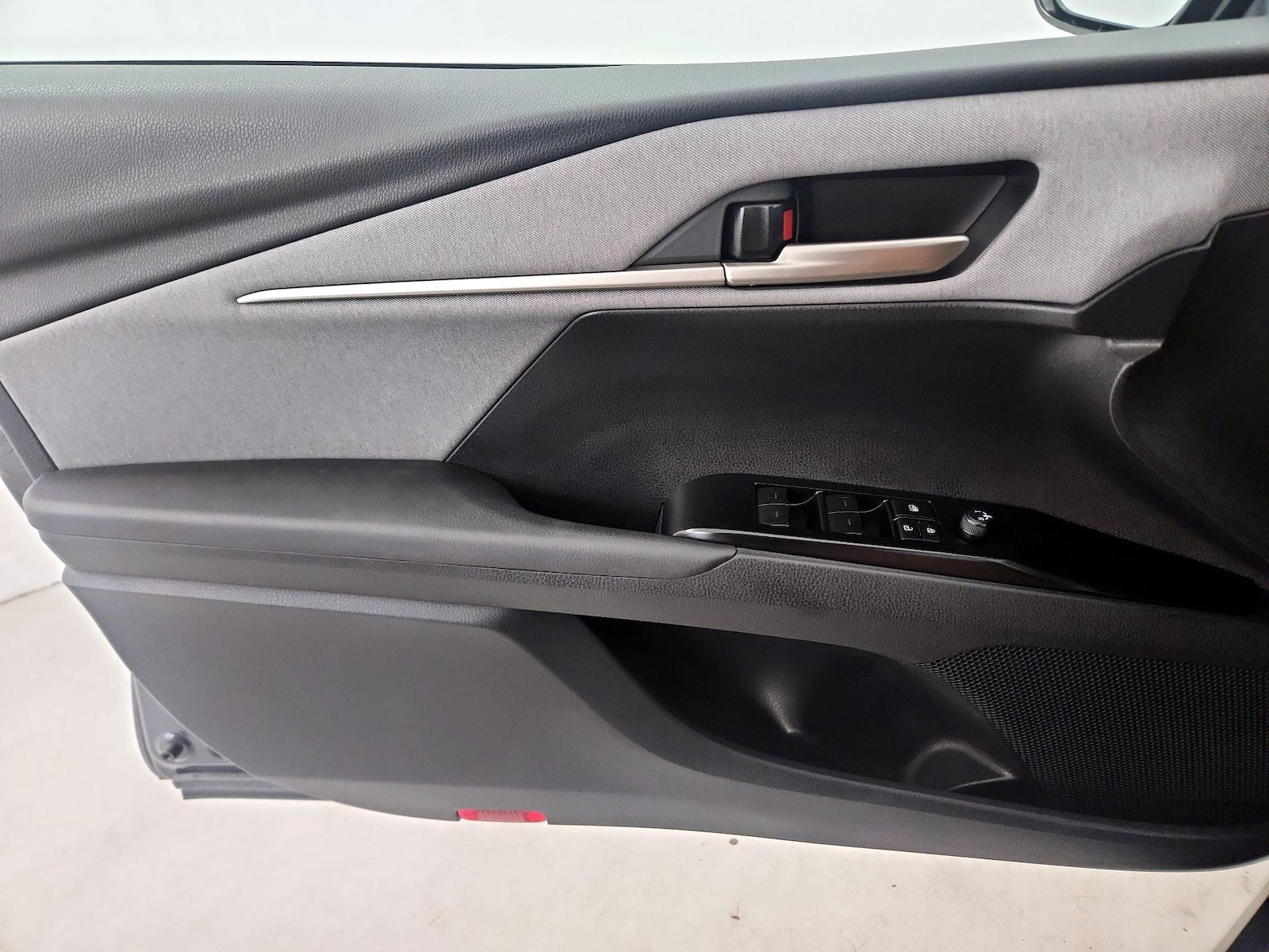 2025 Toyota Camry LE - Photo 13