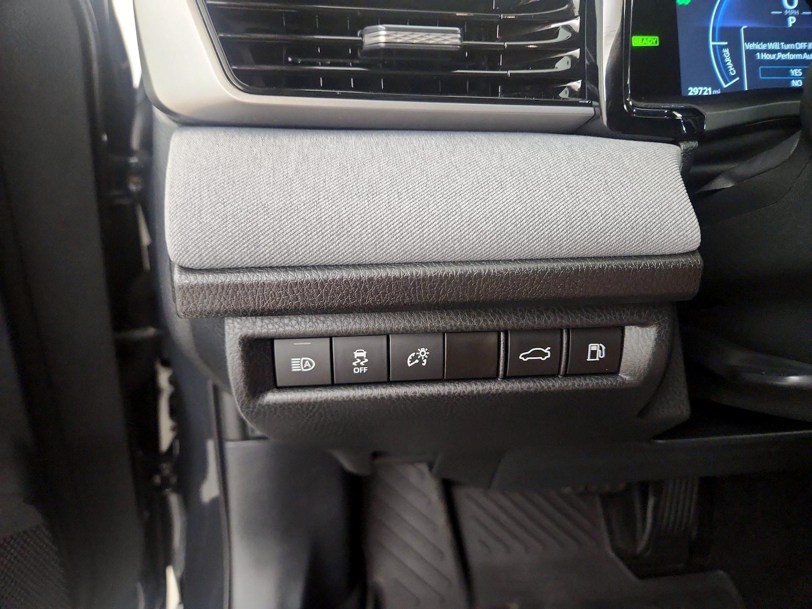 2025 Toyota Camry LE - Photo 14