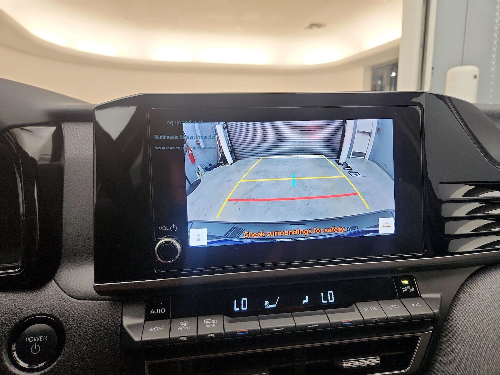 2025 Toyota Camry LE - Photo 15