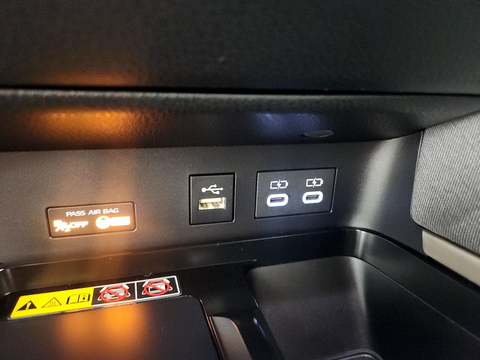 2025 Toyota Camry LE - Photo 19
