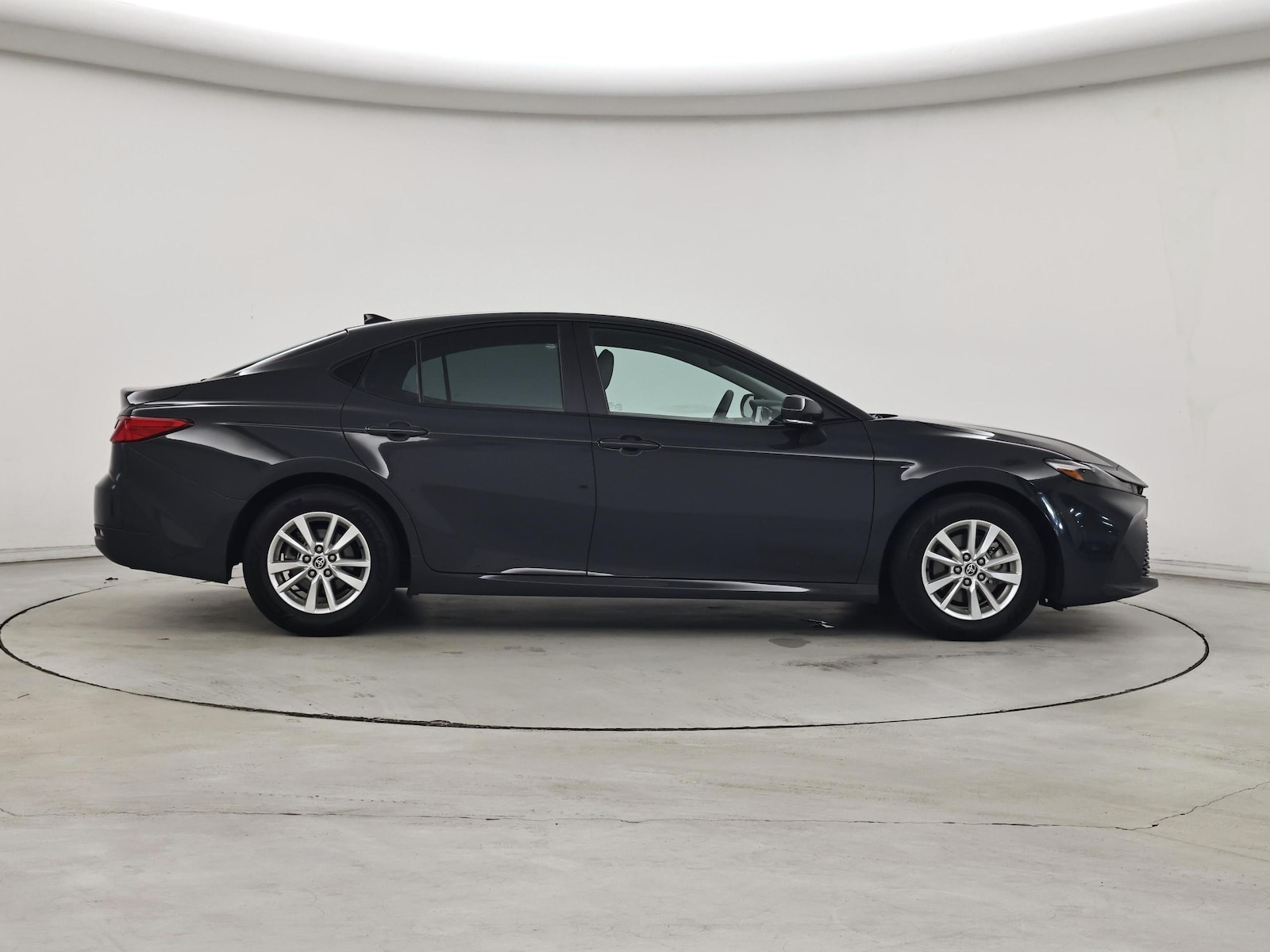 2025 Toyota Camry LE - Photo 8