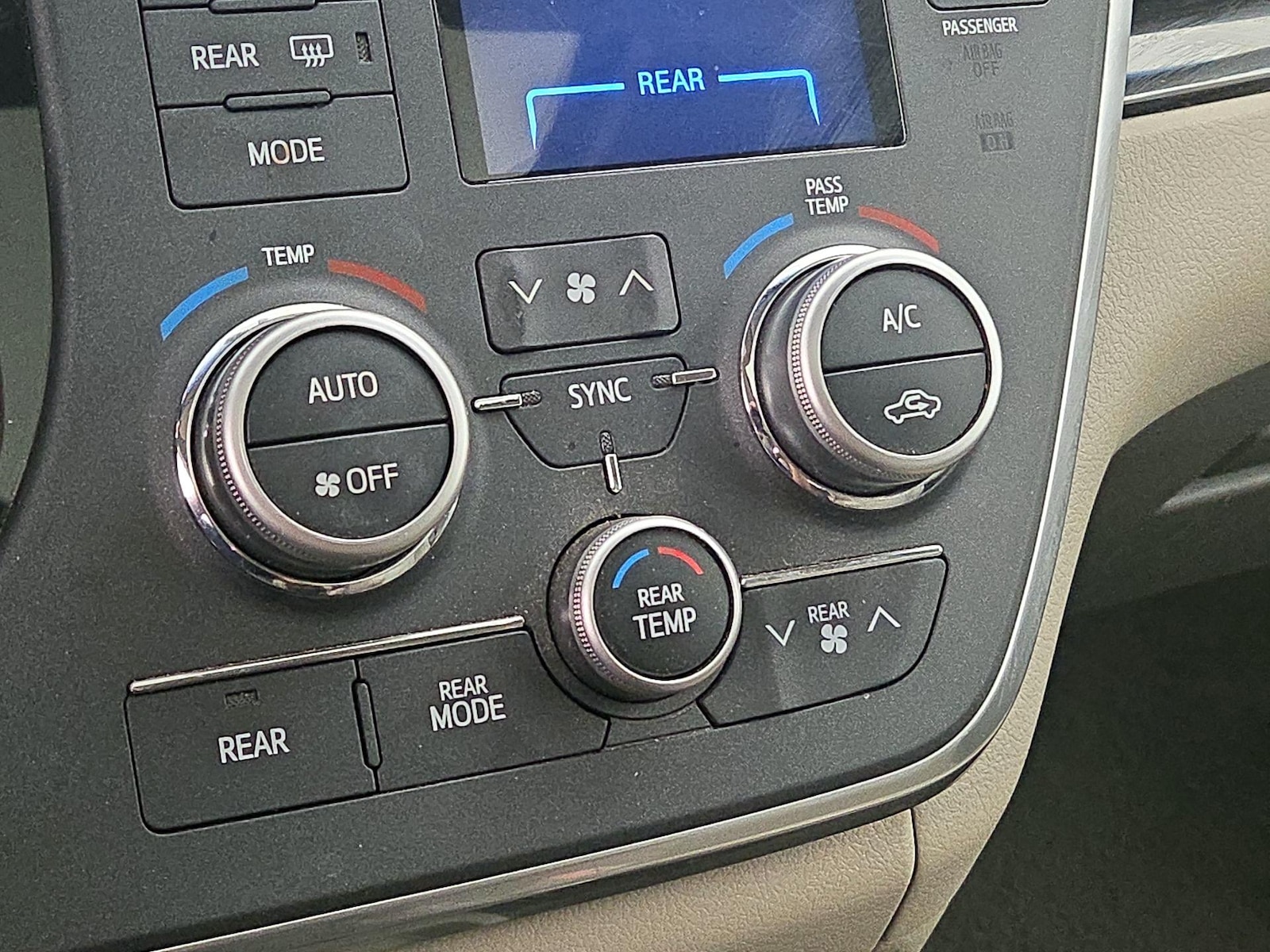 2015 Toyota Sienna XLE Premium - Photo 18