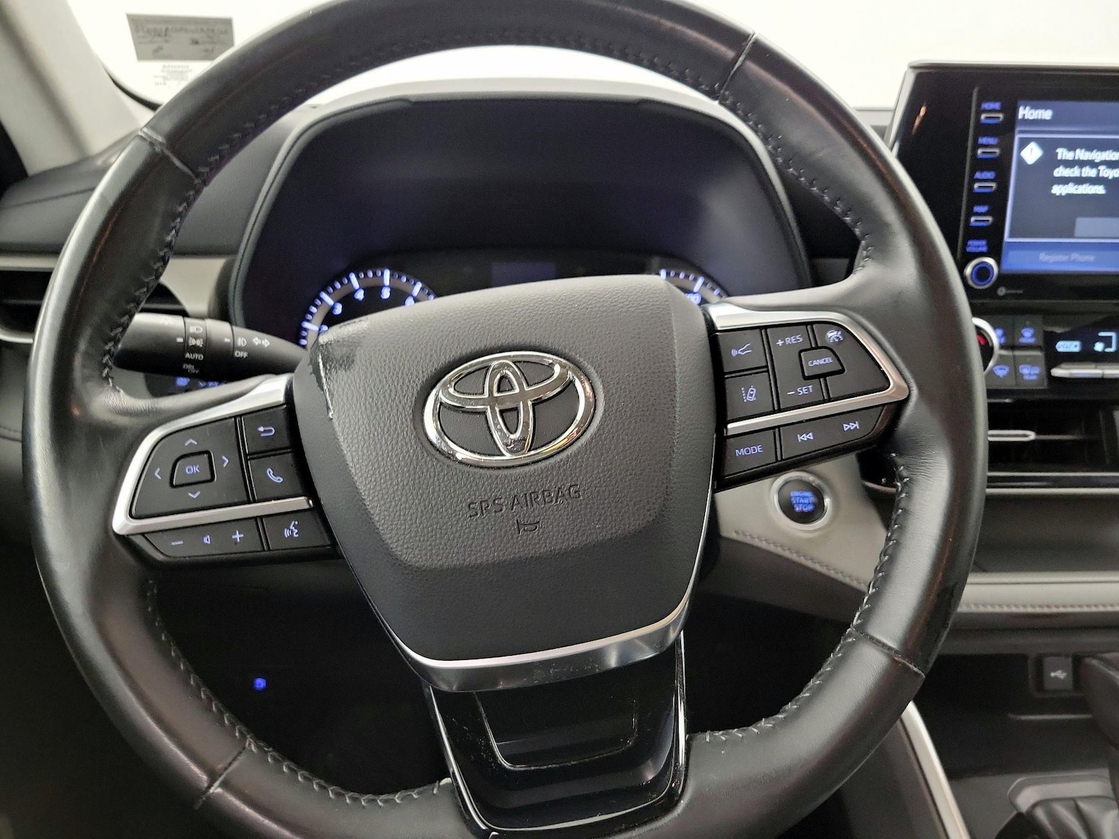 2021 Toyota Highlander LE - Photo 11