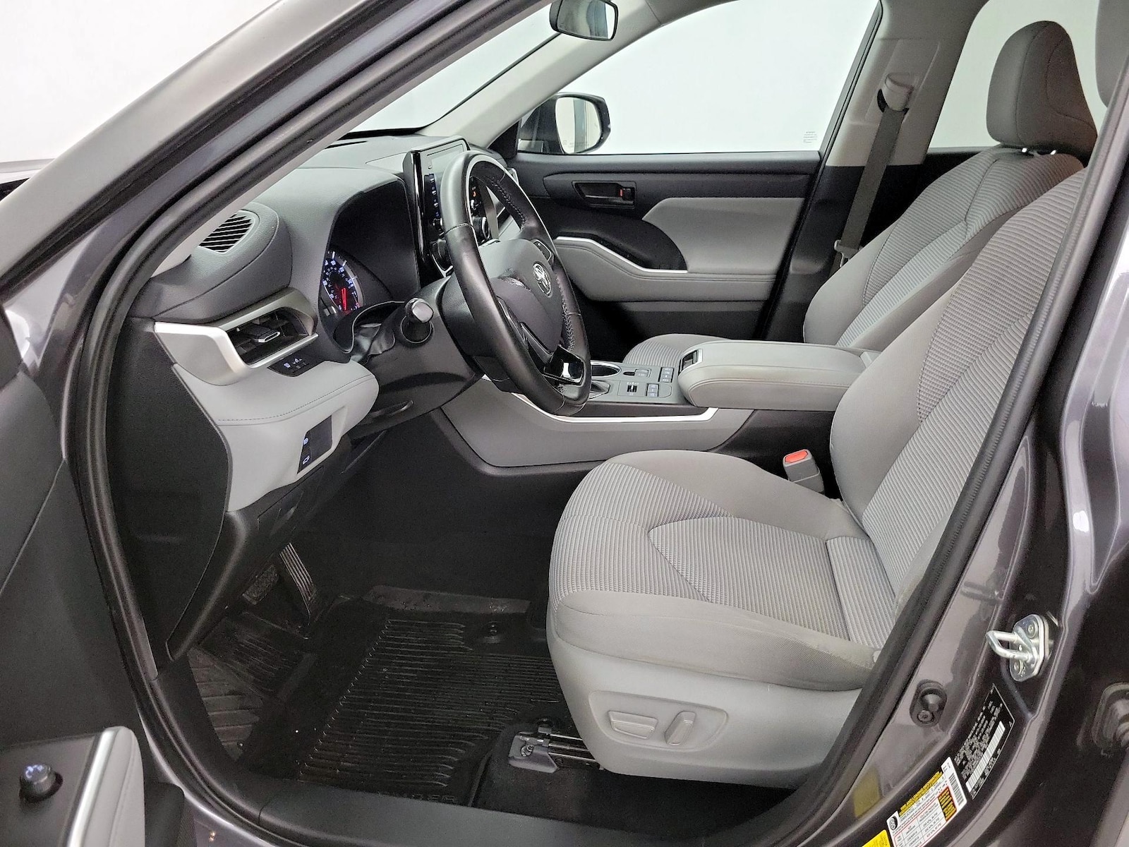 2021 Toyota Highlander LE - Photo 12