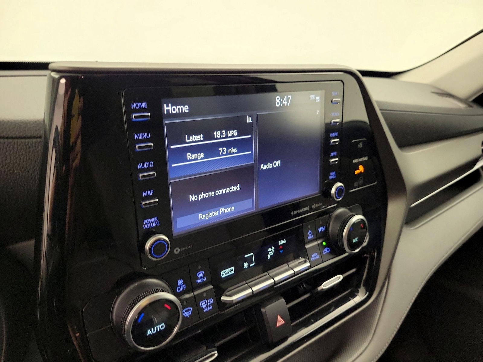 2021 Toyota Highlander LE - Photo 16