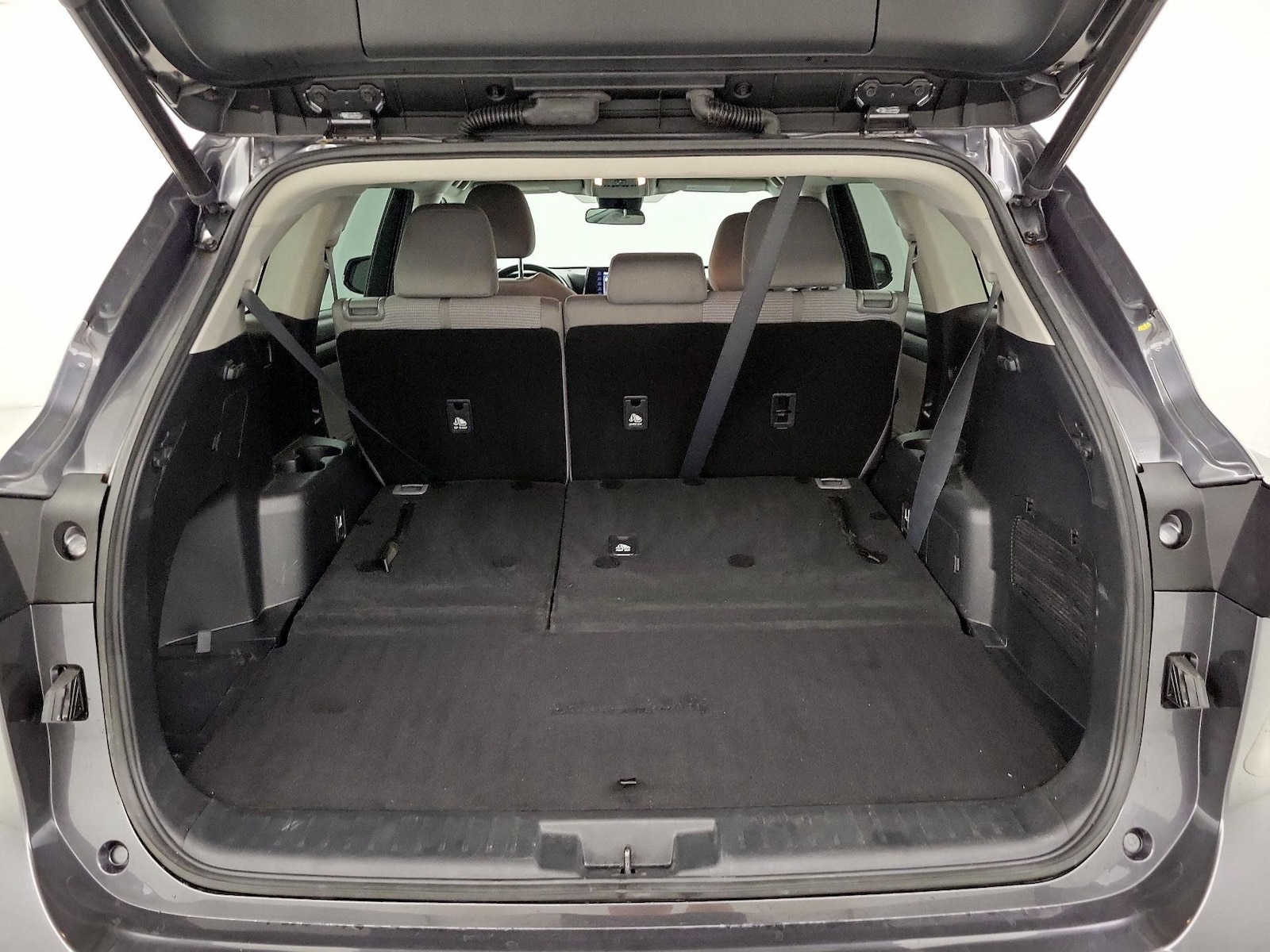 2021 Toyota Highlander LE - Photo 23