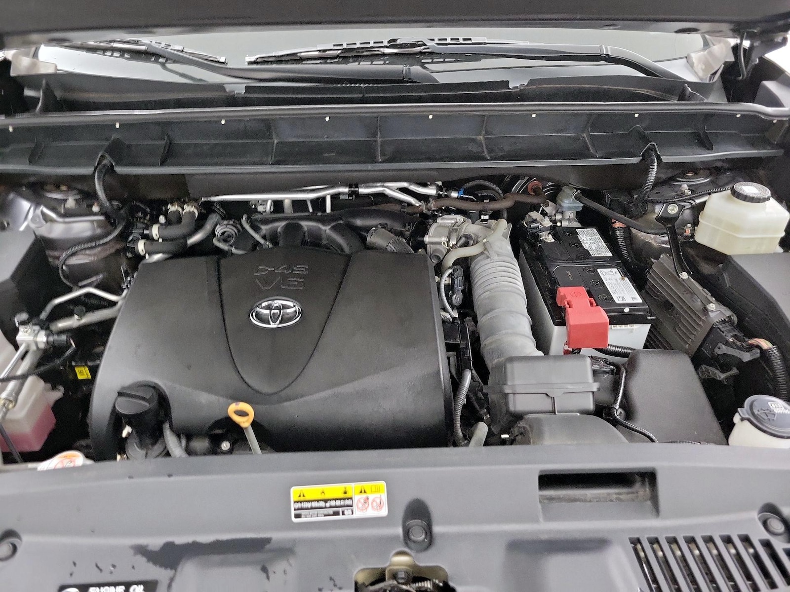 2021 Toyota Highlander LE - Photo 24
