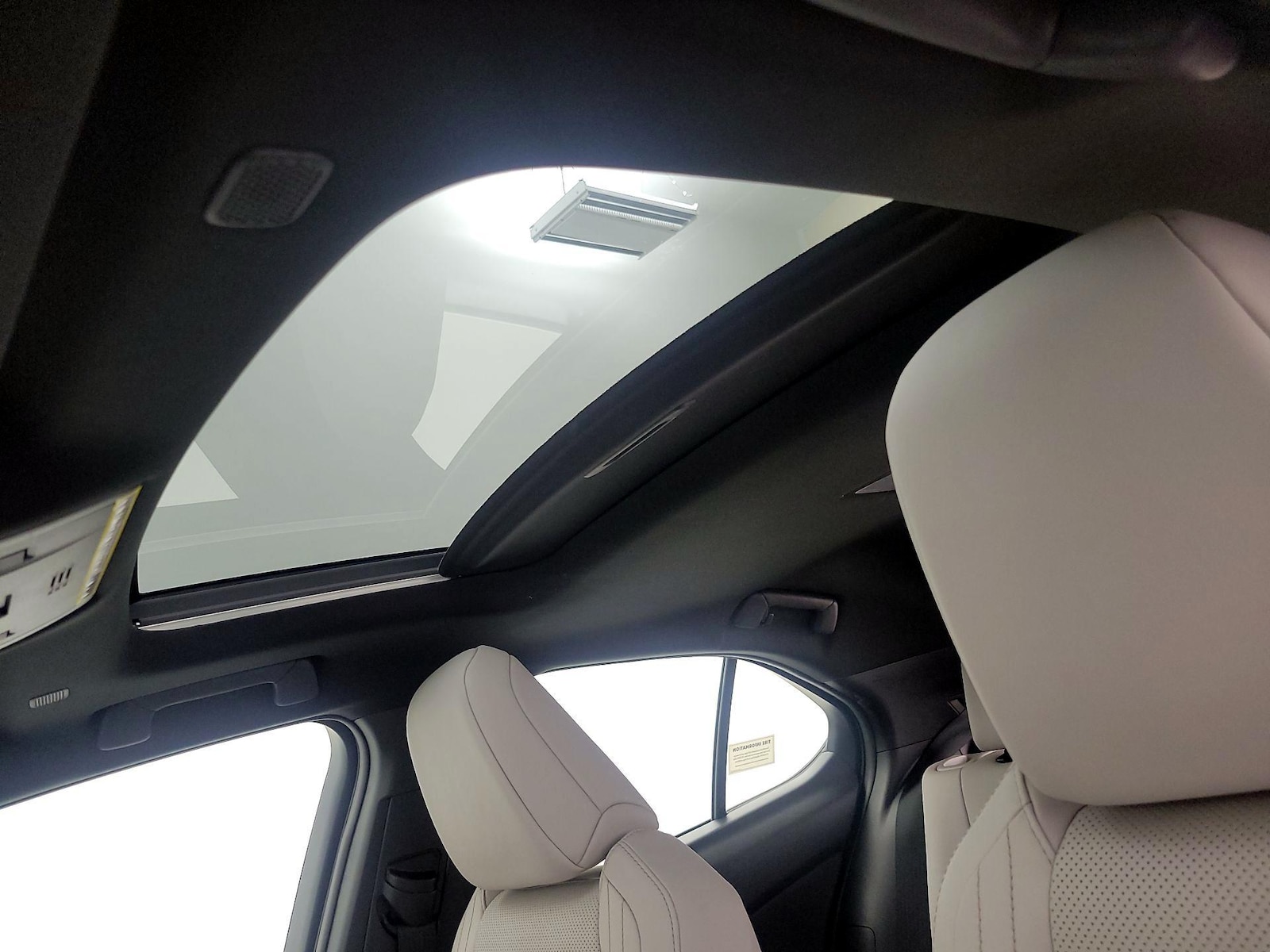 Sunroof(s) & Overhead Airbags
