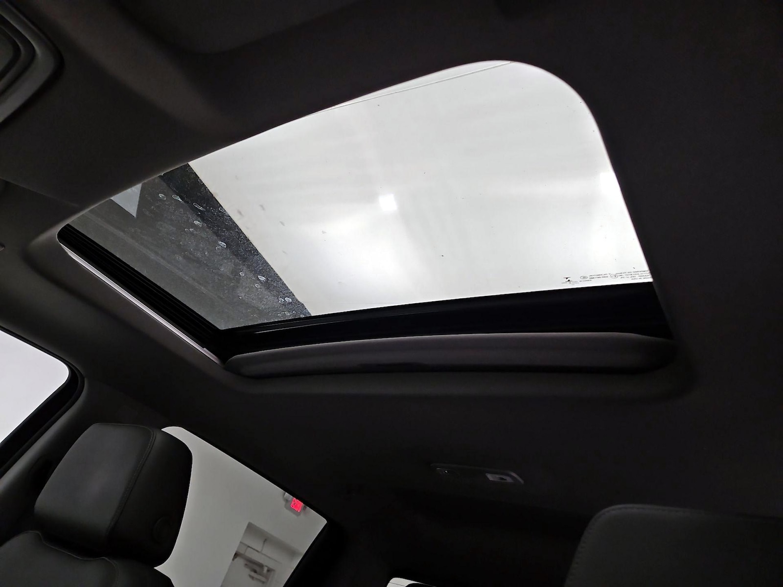 Sunroof(s) & Overhead Airbags