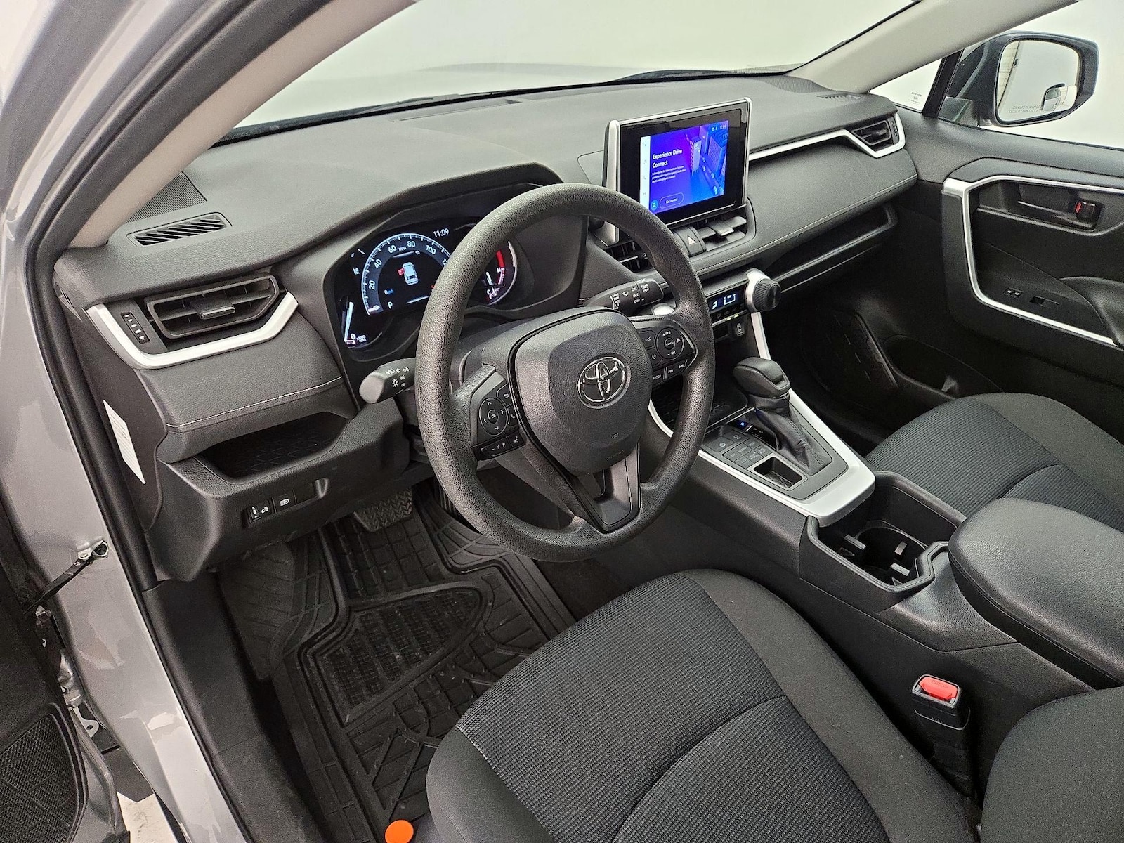 2025 Toyota RAV4 LE - Photo 12