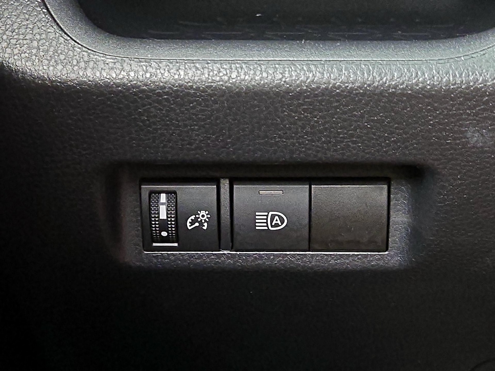 2025 Toyota RAV4 LE - Photo 14