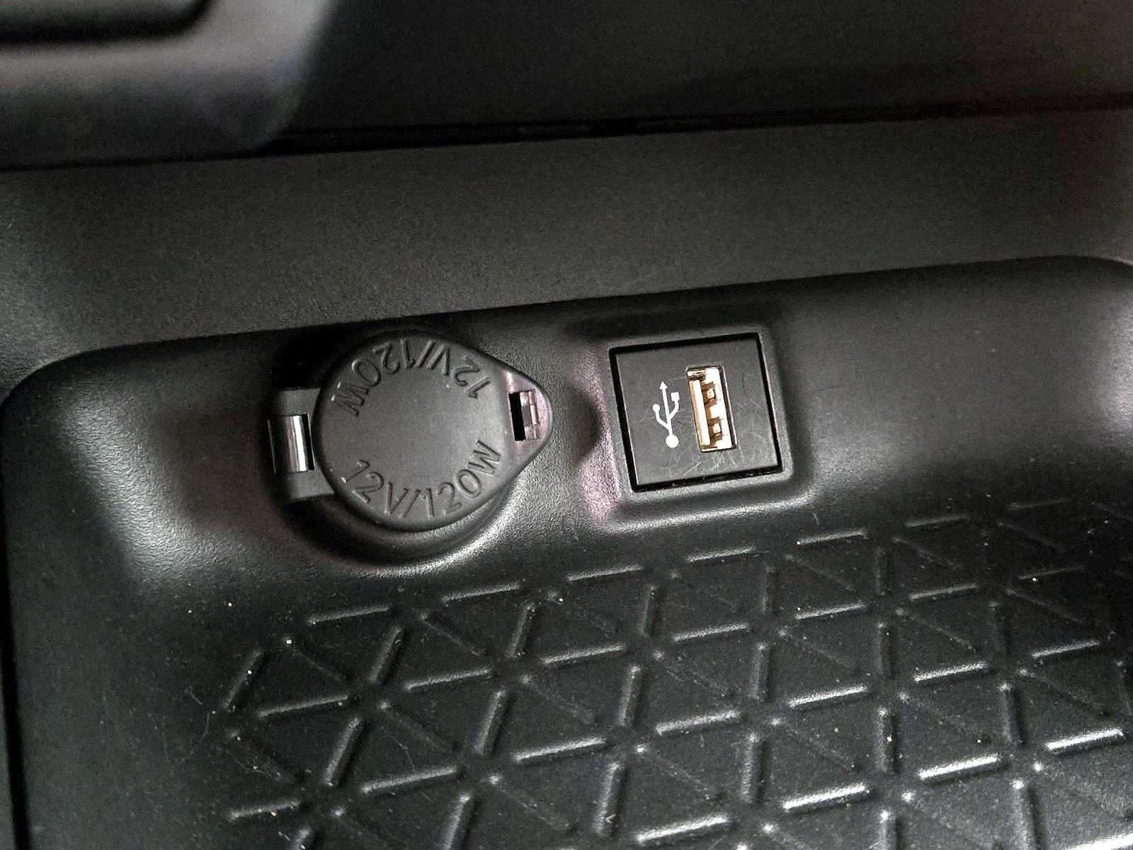 2025 Toyota RAV4 LE - Photo 19