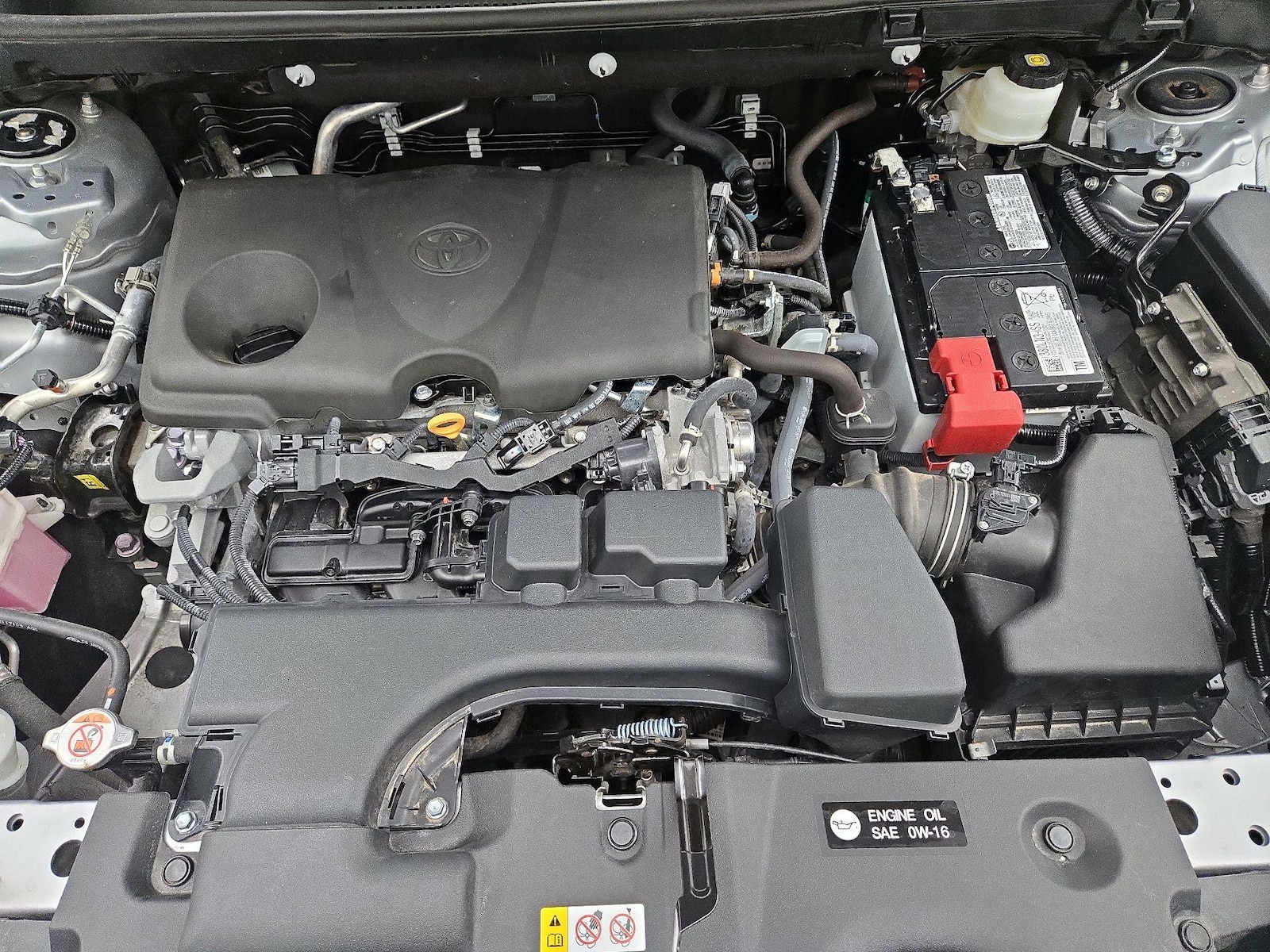 2025 Toyota RAV4 LE - Photo 22