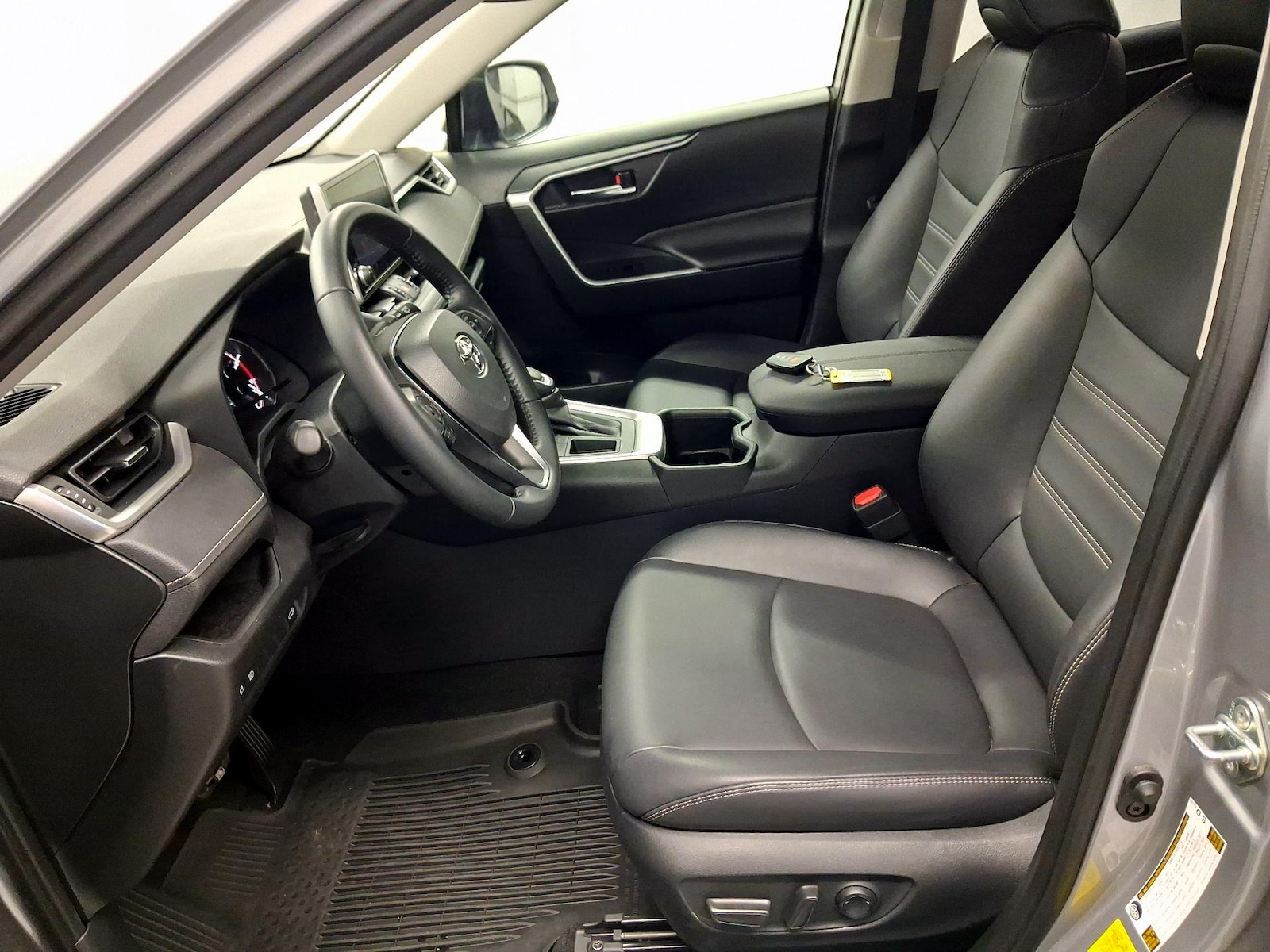 2025 Toyota RAV4 XLE Premium - Photo 3
