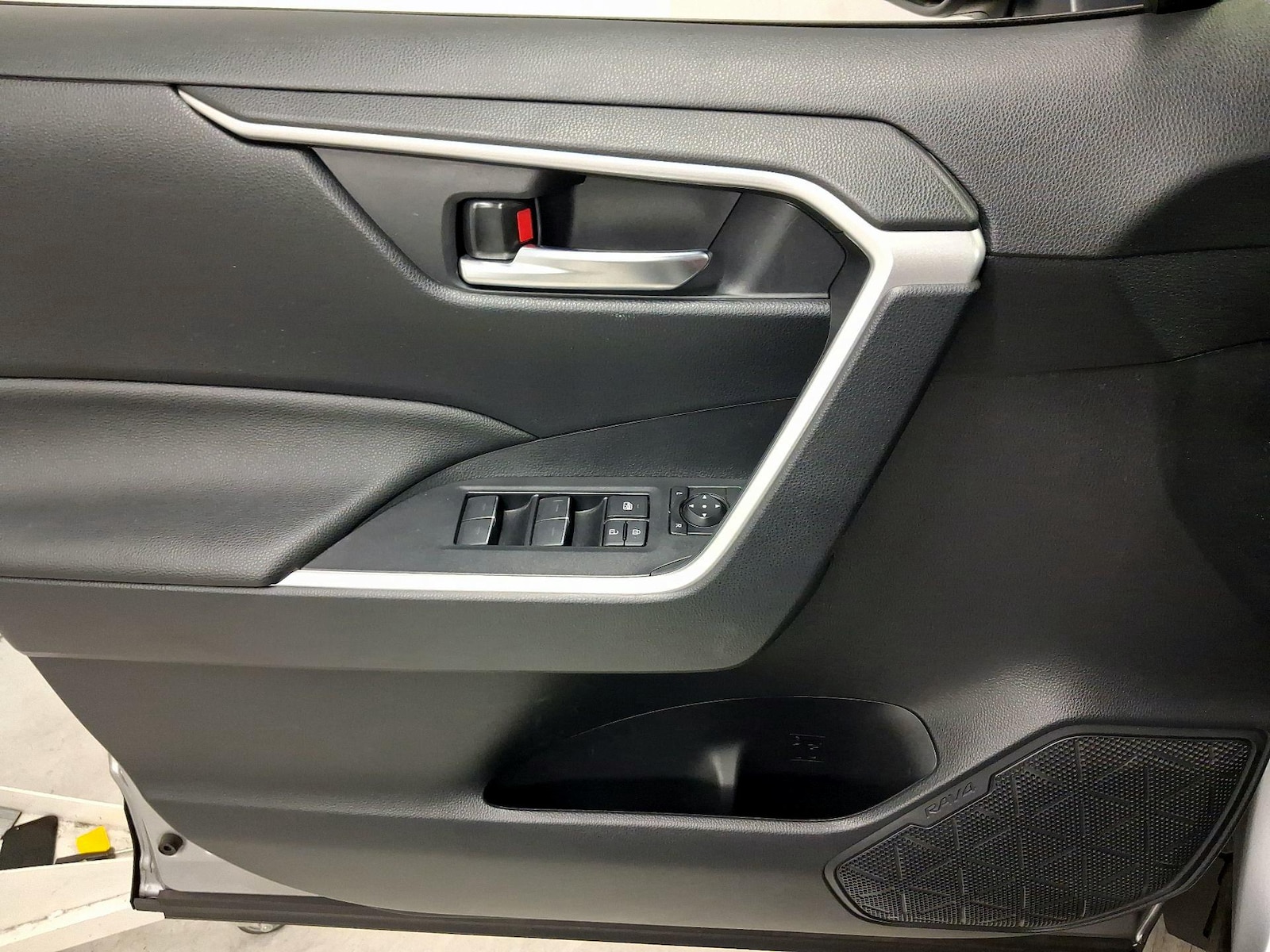 2025 Toyota RAV4 XLE Premium - Photo 4