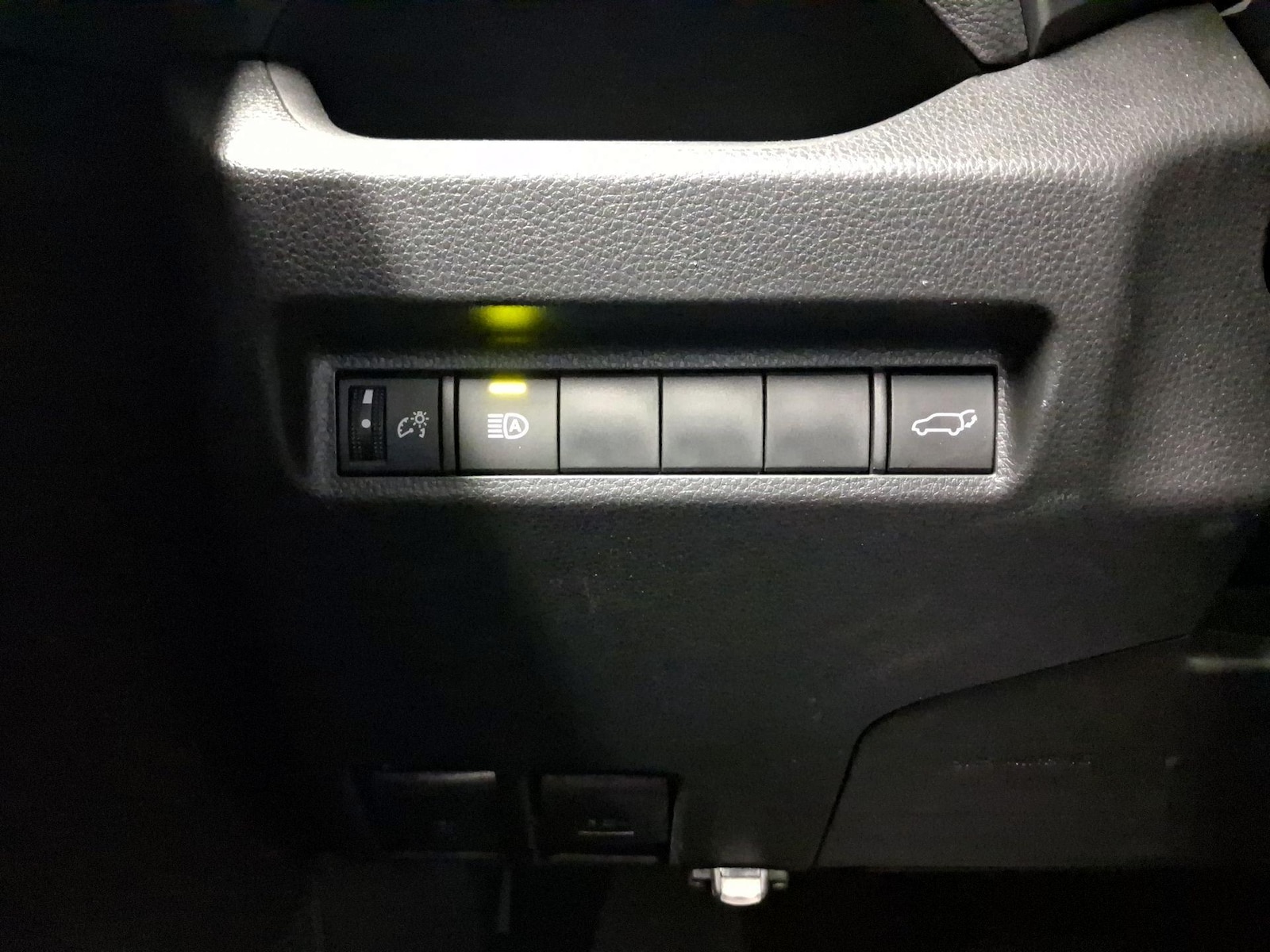 2025 Toyota RAV4 XLE Premium - Photo 5
