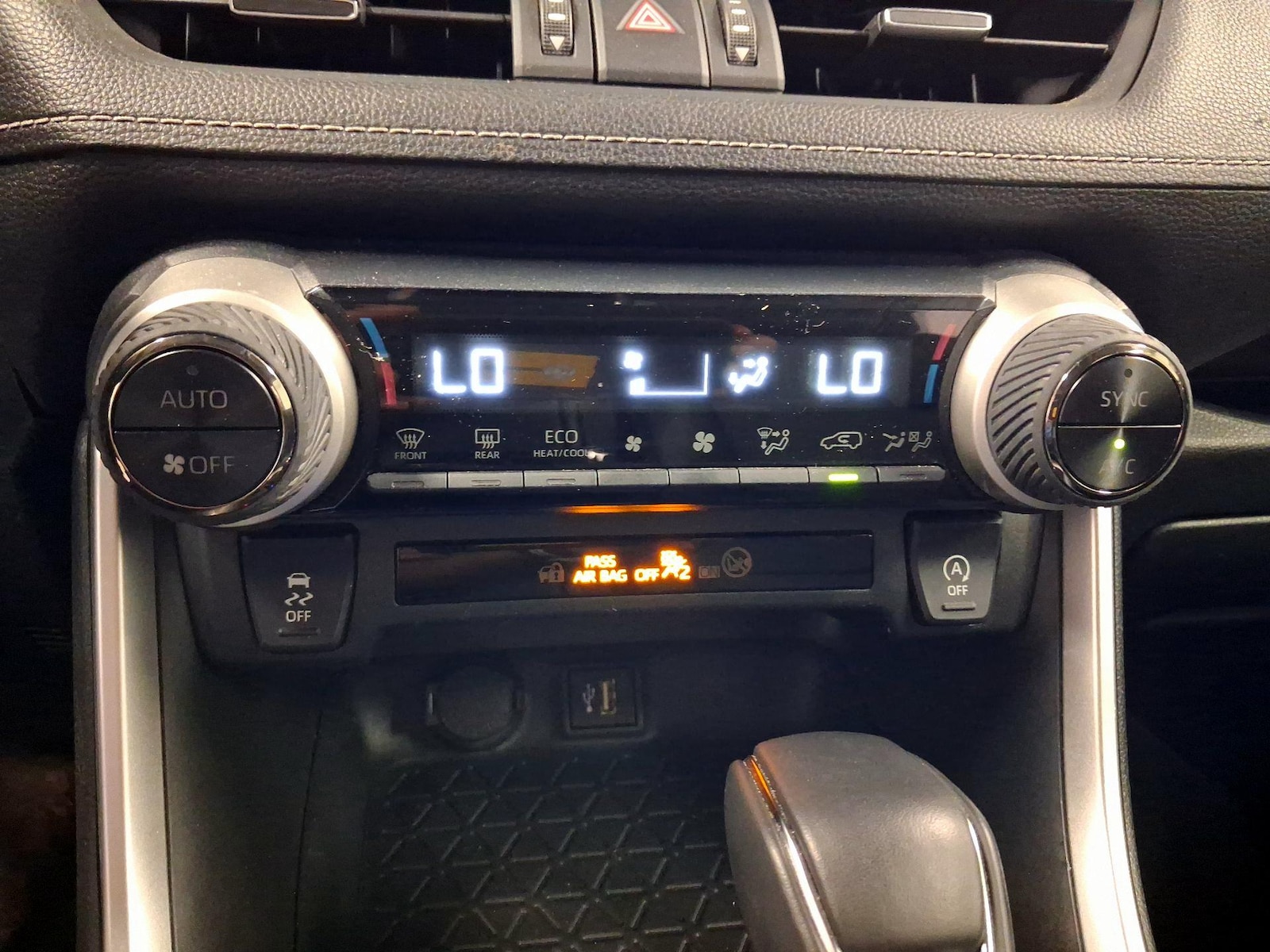 2025 Toyota RAV4 XLE Premium - Photo 8