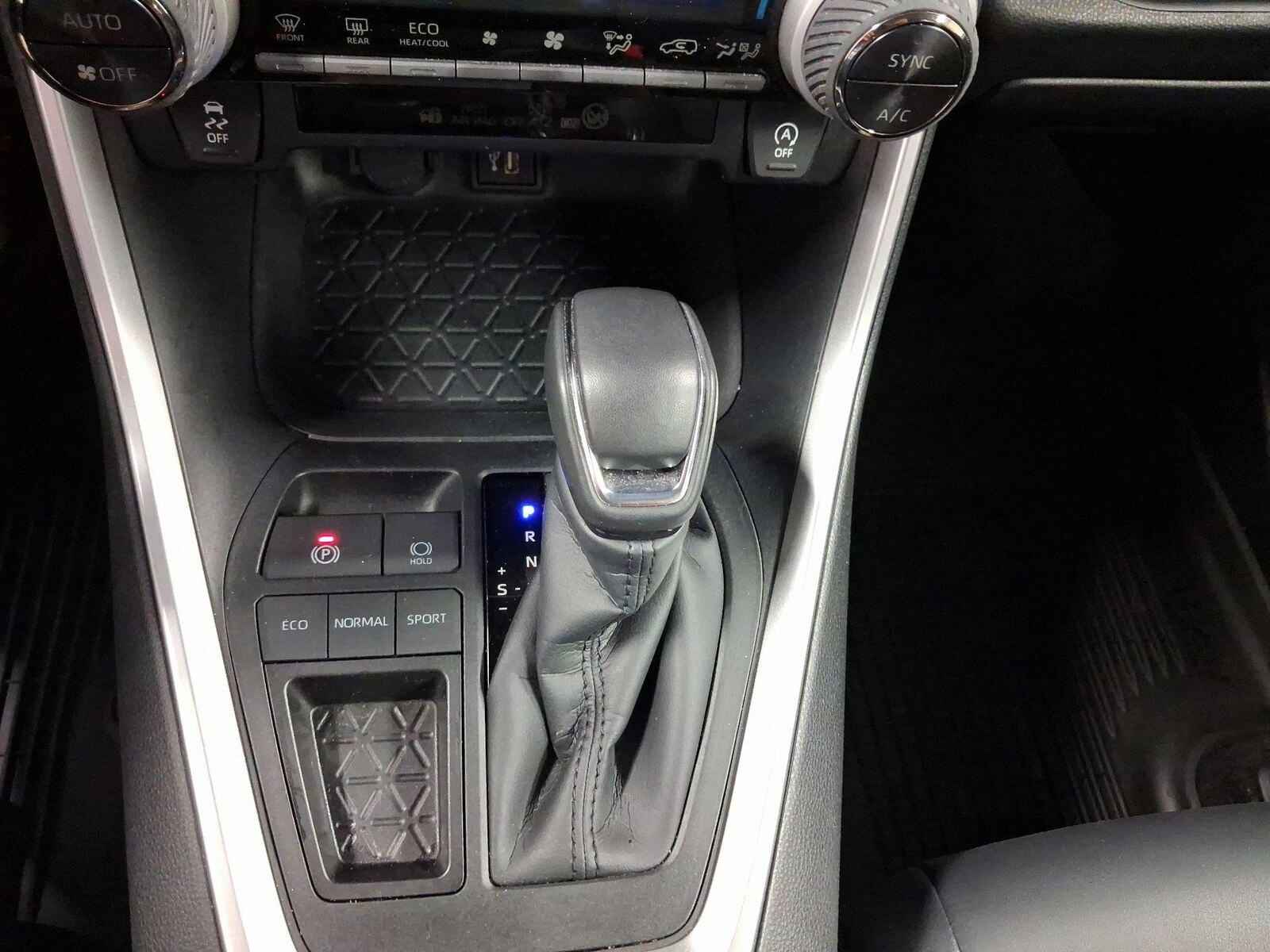 2025 Toyota RAV4 XLE Premium - Photo 9