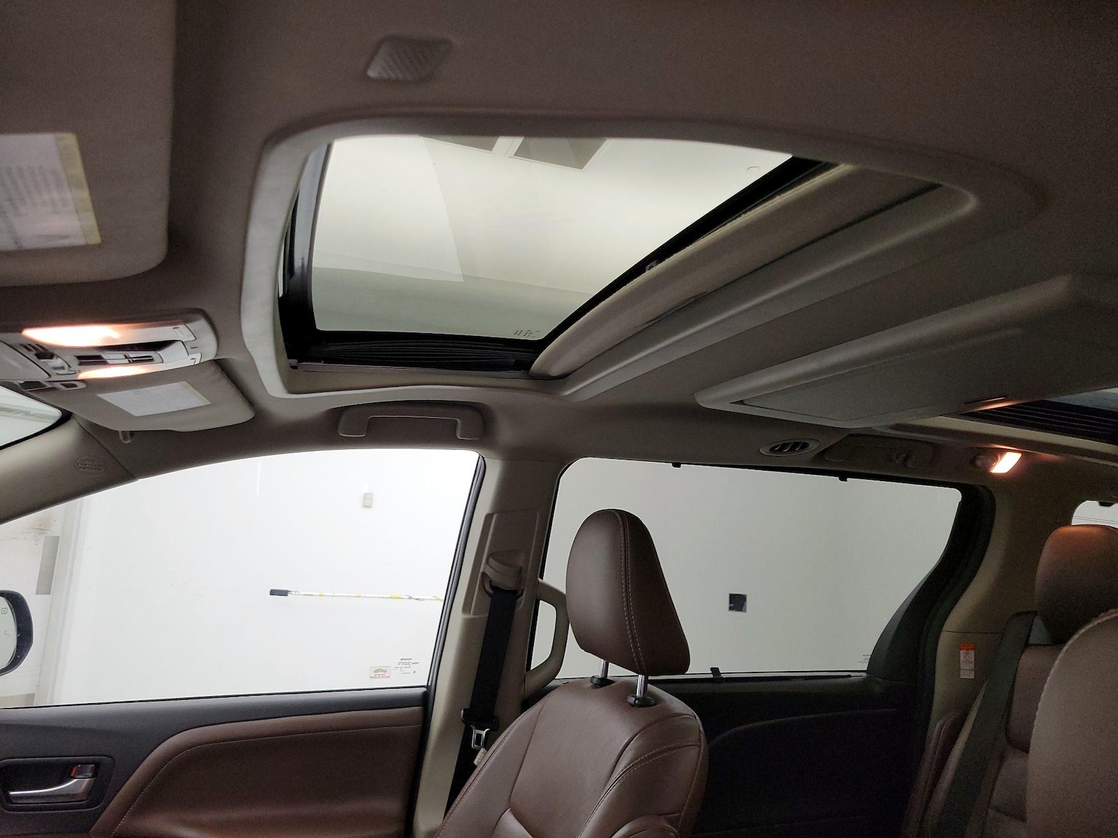 Sunroof(s) & Overhead Airbags