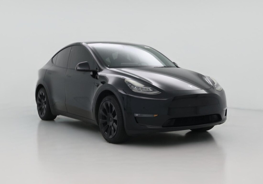 2021 Tesla Model Y Standard Range in Black — CarMax photo