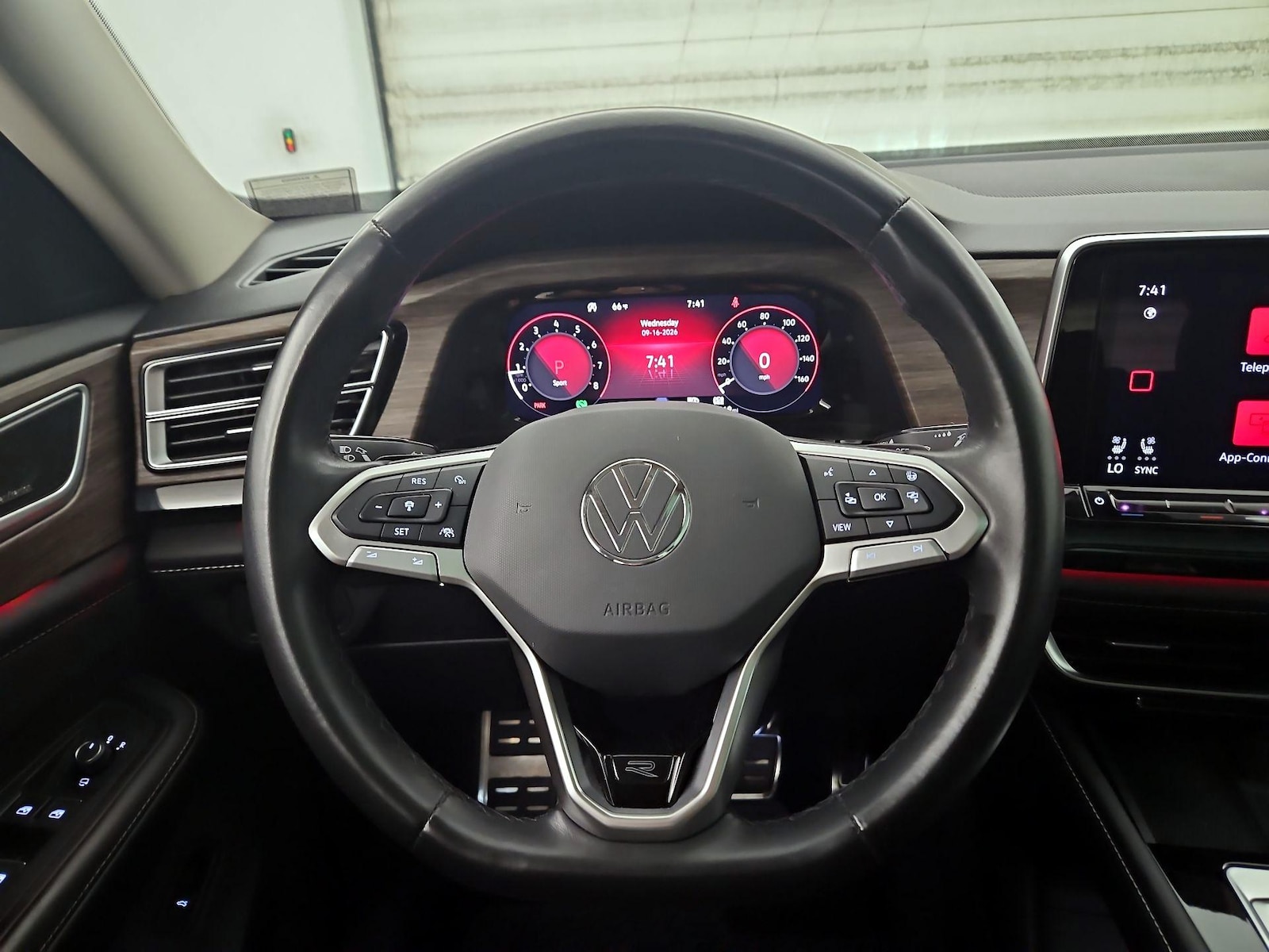 2024 Volkswagen Atlas SEL Premium R-Line - Photo 11
