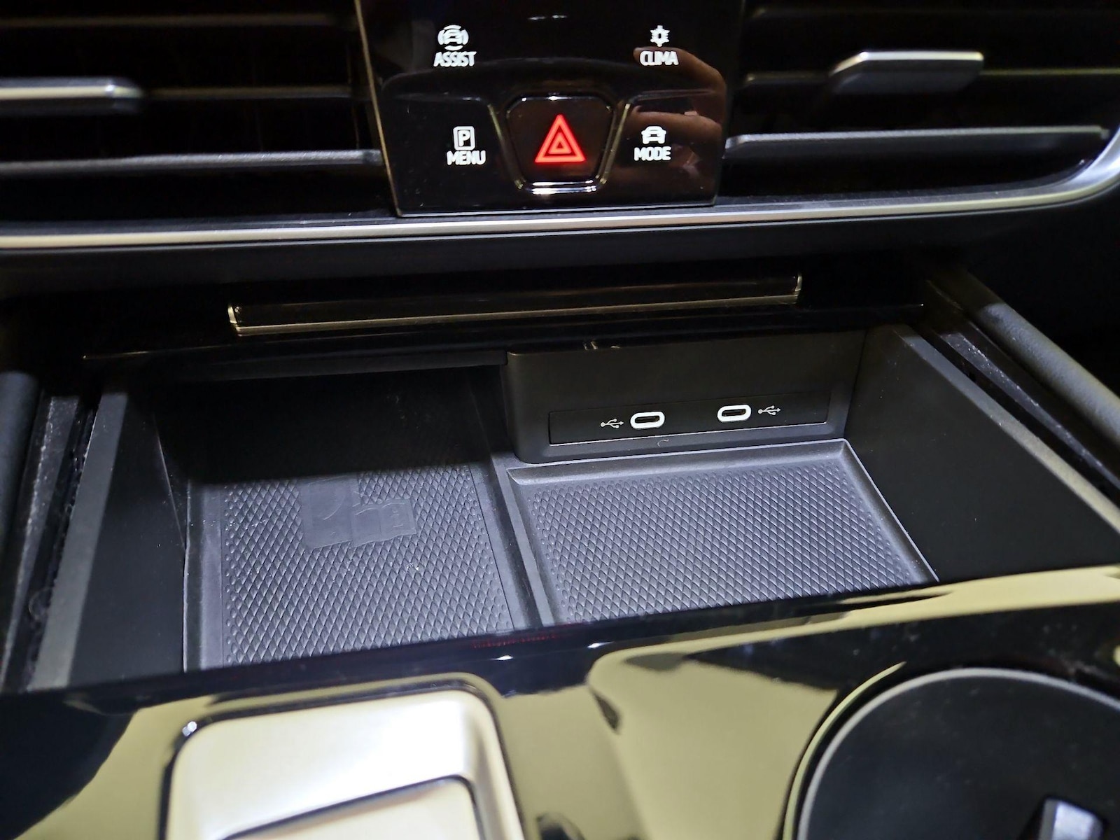 2024 Volkswagen Atlas SEL Premium R-Line - Photo 20