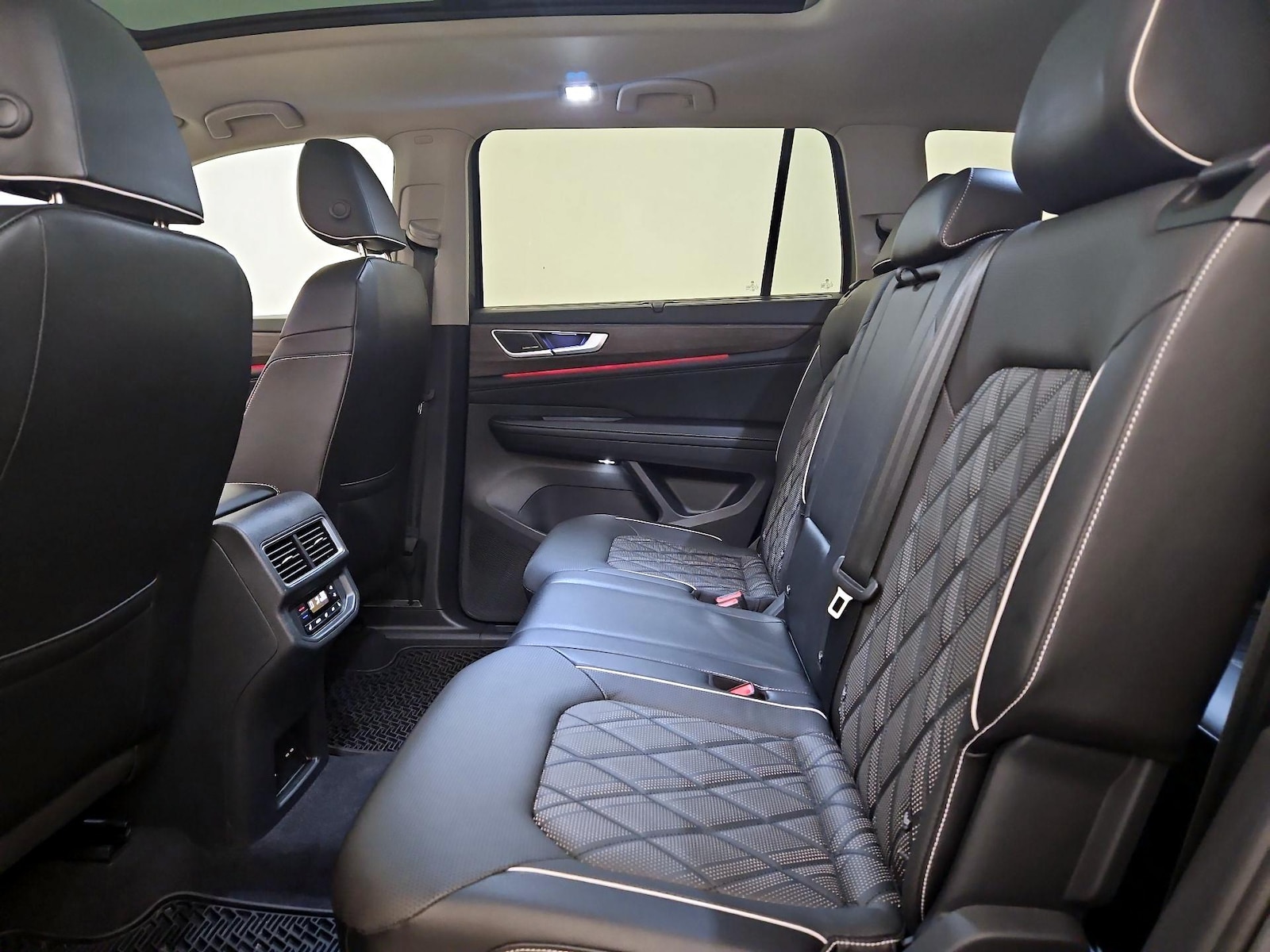 2024 Volkswagen Atlas SEL Premium R-Line - Photo 22